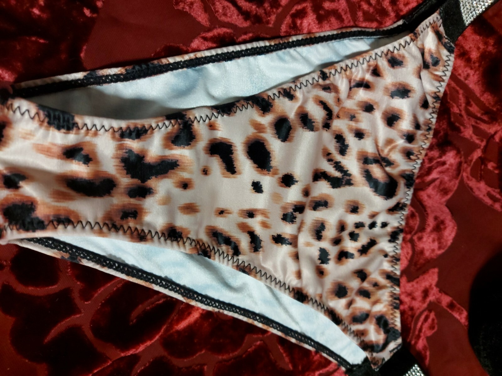 VICTORIAS SECRET BRAZILIAN BOMBSHELL RHINESTONE PANTY ANIMAL PRINT NWOT M/L
