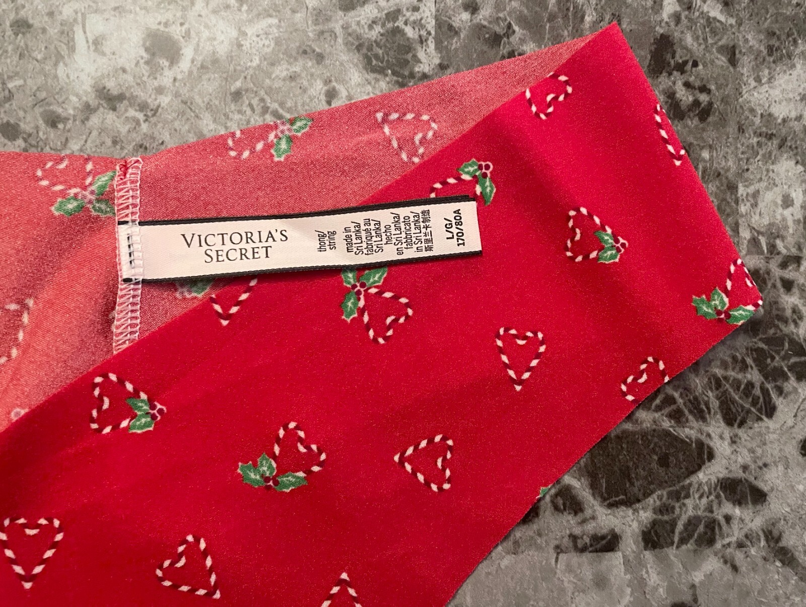NWOT VICTORIA’S SECRET L RED GREEN HOLLY CANDY CANE HEART NO SHOW THONG PANTIES