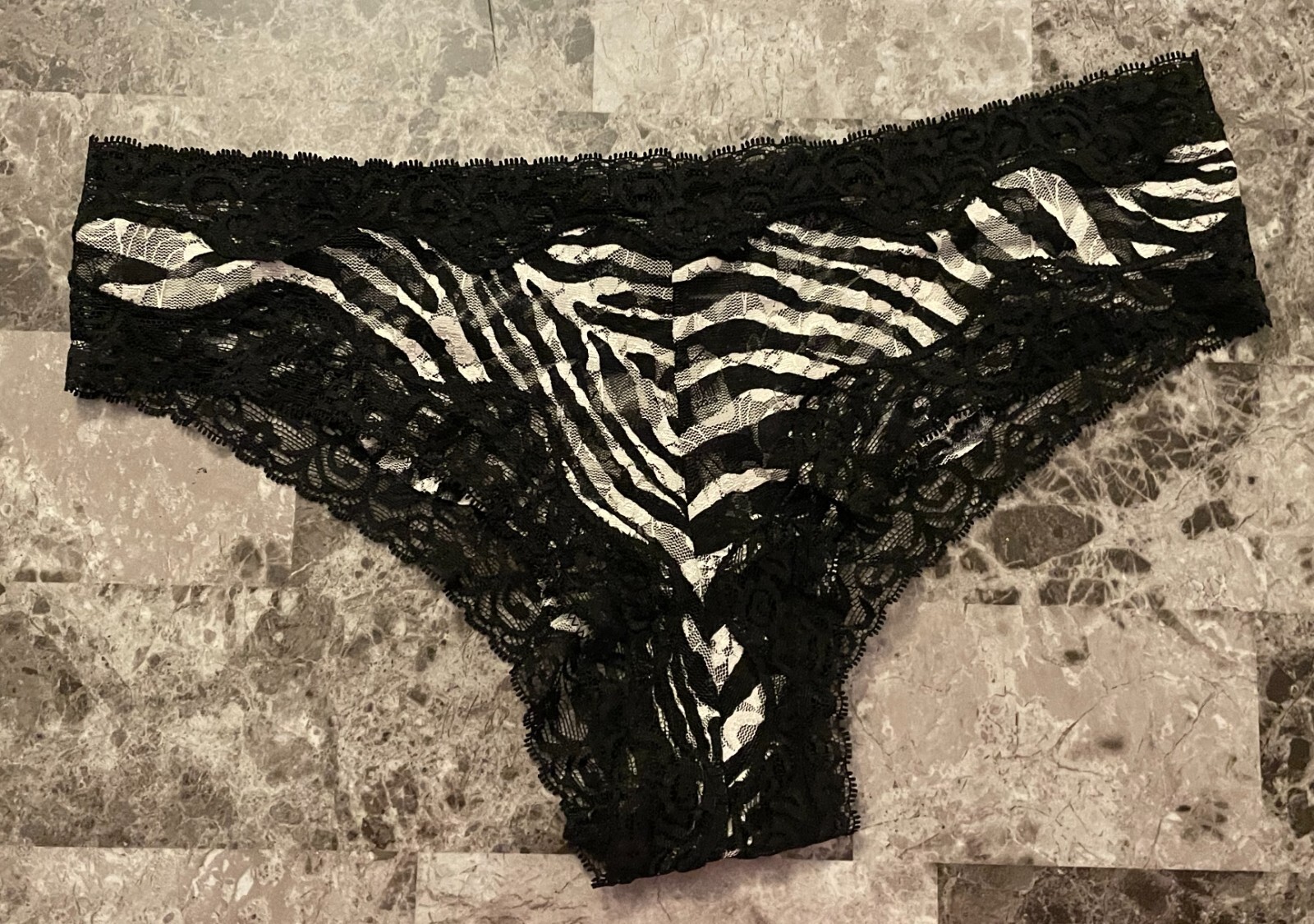 NWT EXPRESS M BLACK WHITE ZEBRA STRIPE LACE VINTAGE RARE FLIRTY CHEEKY PANTIES