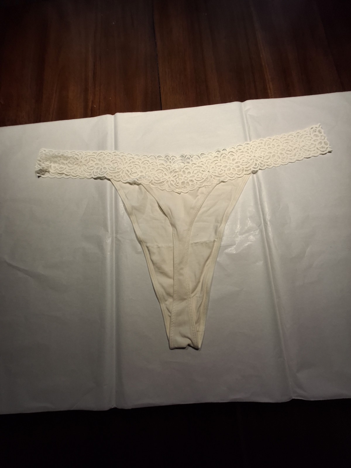 Old Navy Womens Thongs. 3 Pairs. Size 3X. Cream, Black/White Floral. Lace Trim.