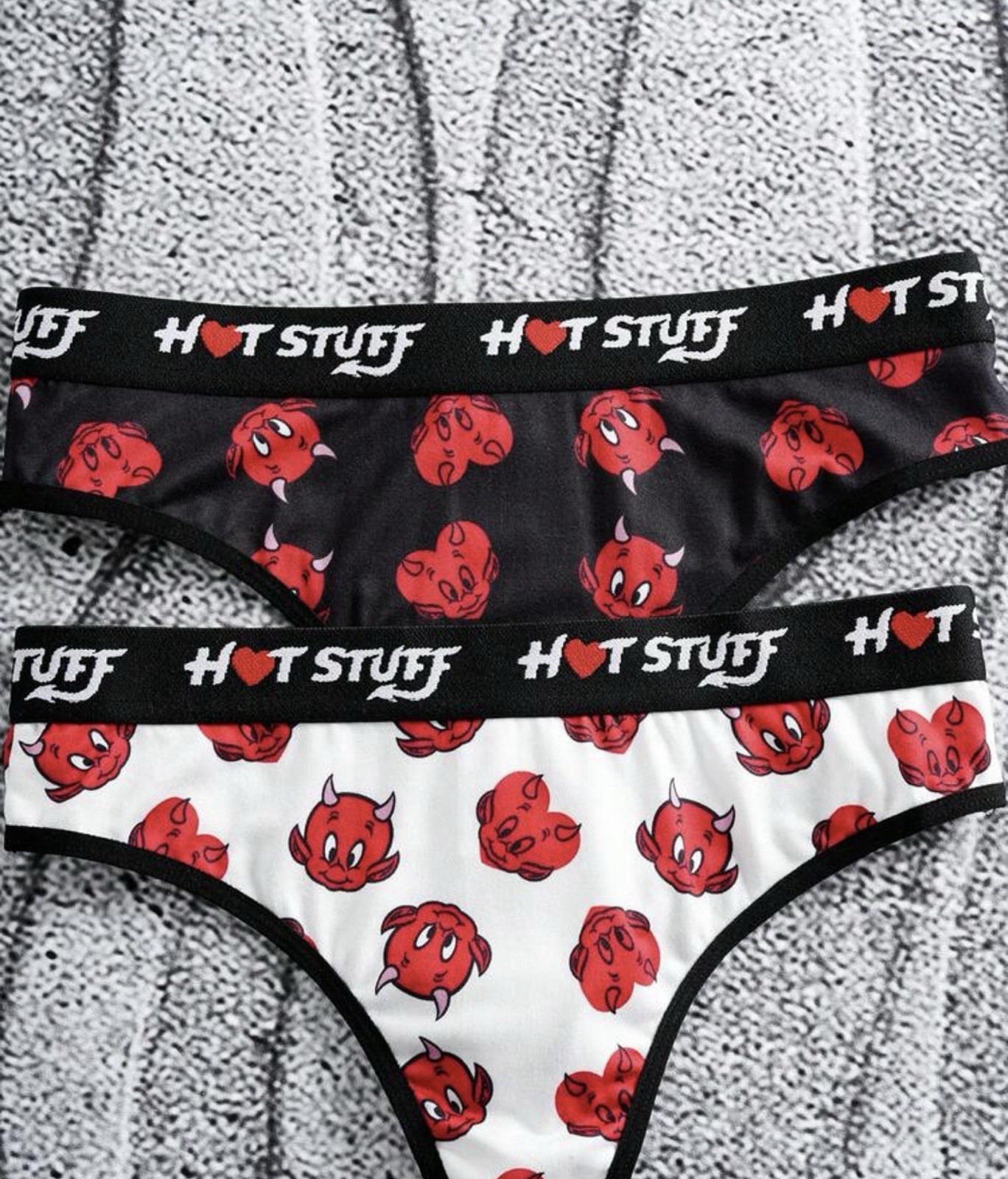 HOT STUFF Women’s Red White Black Cartoon Devil Print Thongs (10) X-LARGE