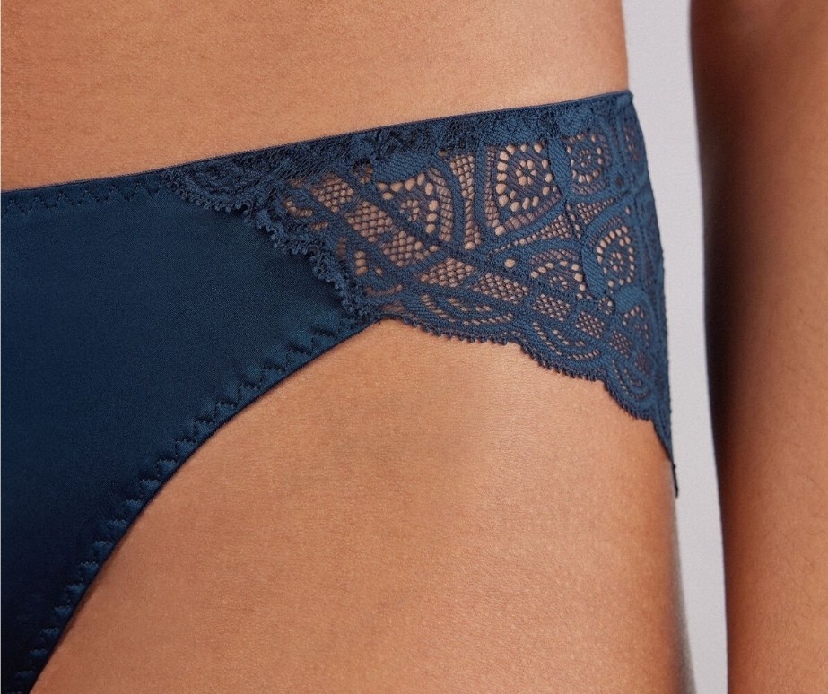 ⭐️⭐️Silk and Lace Briefs Intimissimi Navy Blue RRP £25 Beautiful And Sexy ⭐️⭐️