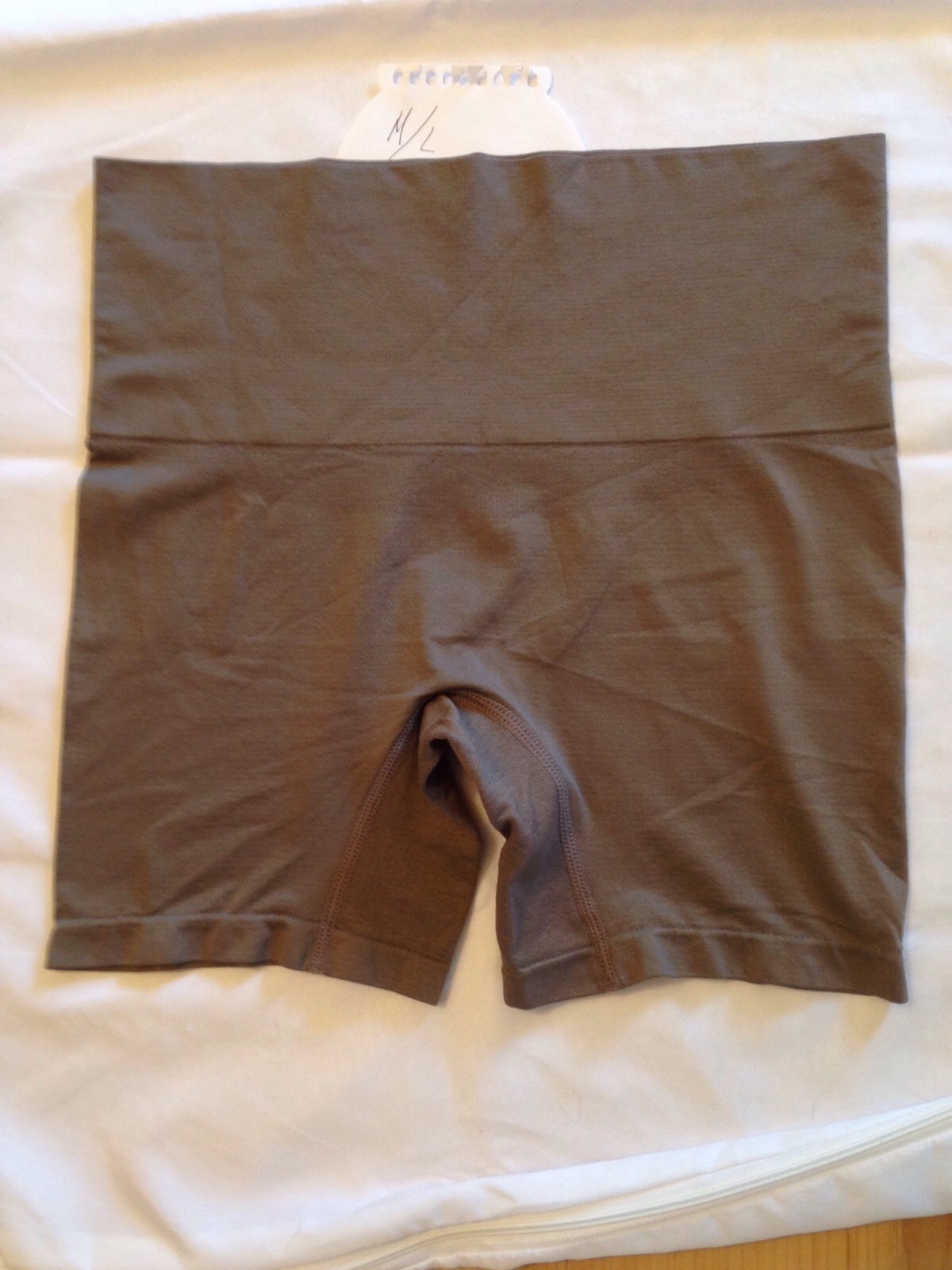 NWOT HSN Yummie Seamless H. Thomson Brief Boy Shorts – Mink – Size M/L