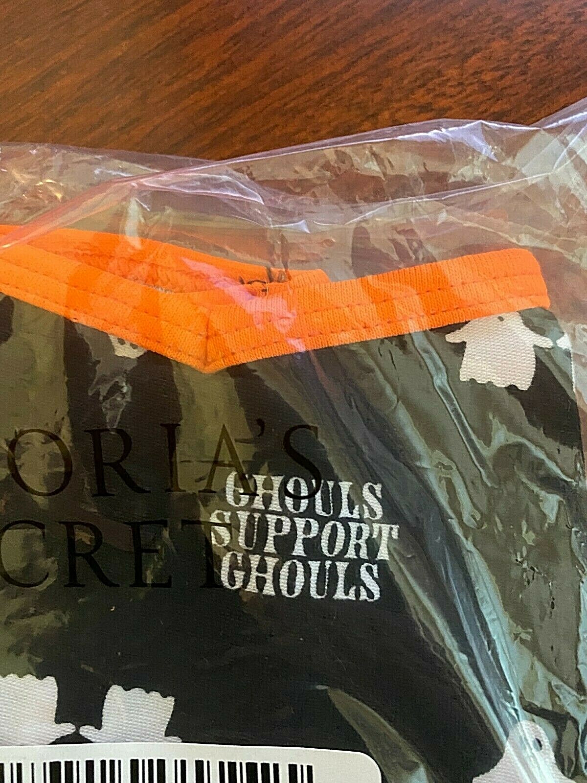 VS PINK COTTON CHEEKSTER – Black Ghost Halloween Print