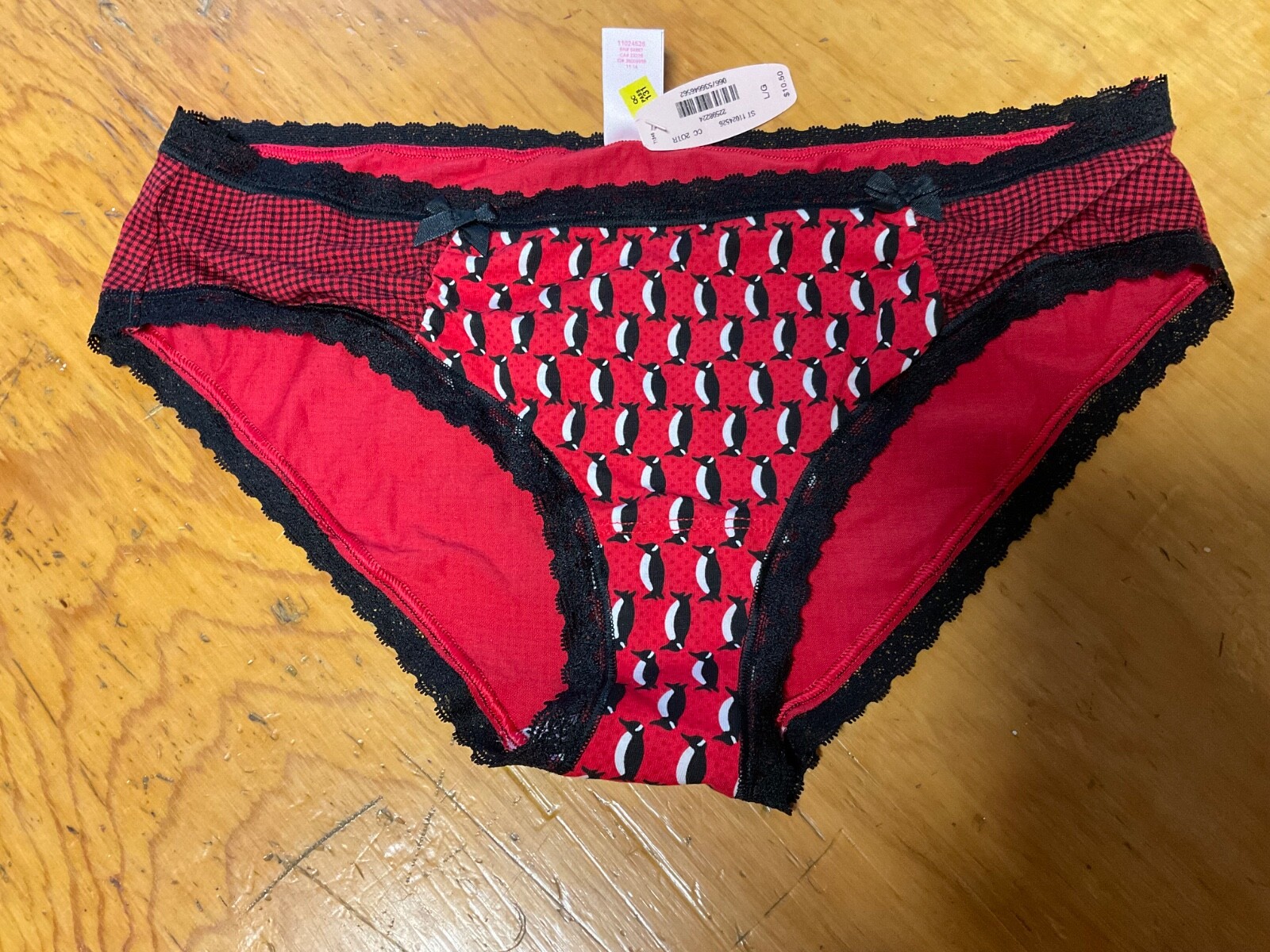 NWT Victoria’s Secret L Red Black White Penguins Low-Rise Hiphugger Panties