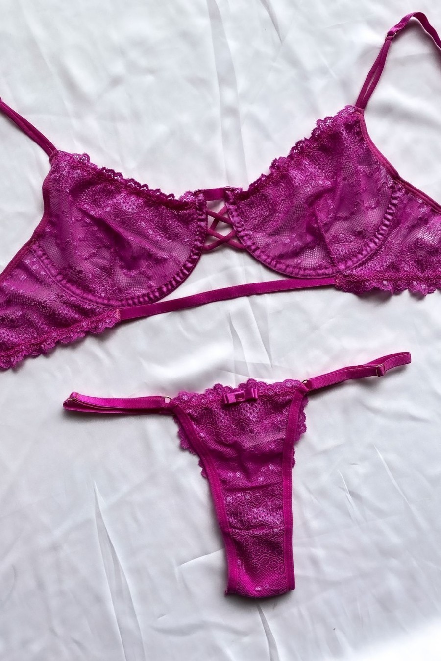 Set Bra without padding, featuring underwire and a cute rolled ref 0064