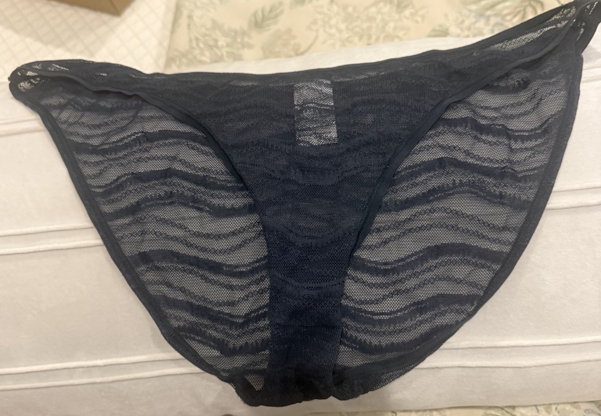 NWT Calvin Klein Size (X-LARGE ALLOVER LACE BIKINI QD3972-410