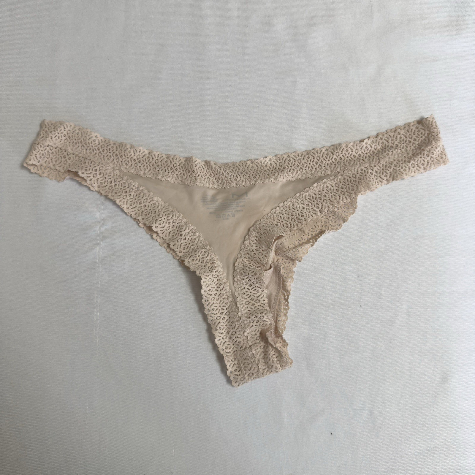 Maidenform Super Soft V-Back Thong 3 pair Women’s Large (7) Delicate Lace Trim