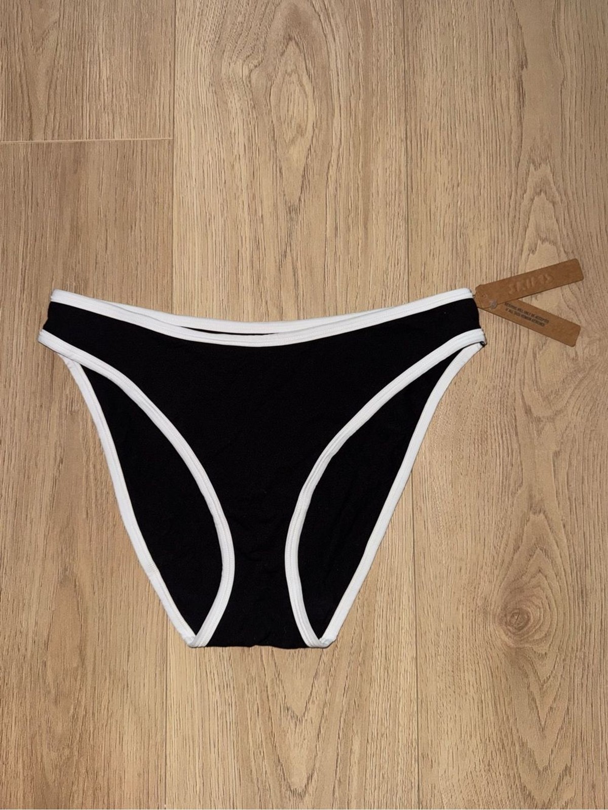 SKIMS Fits Everybody High Leg Bikini Brief