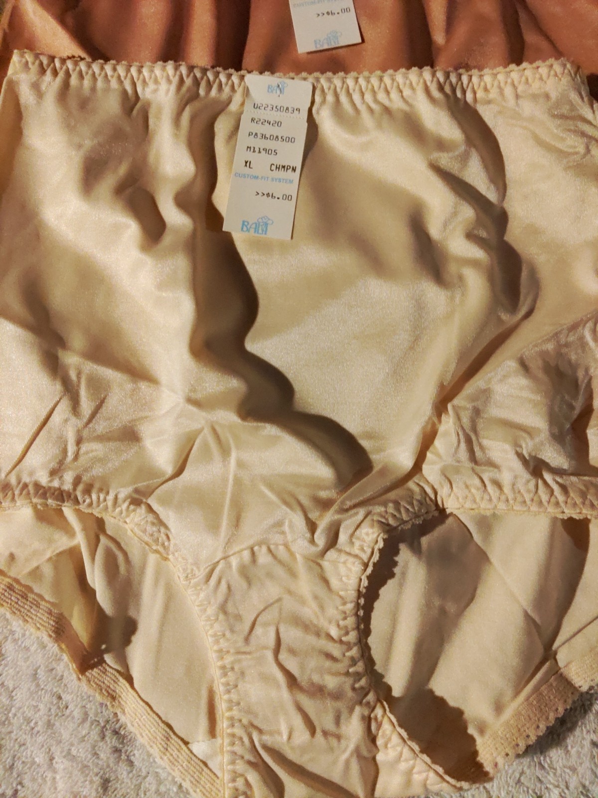 Bali “Something Else” Brief Panties Size 8 85% Antron III Nylon 15% Lycra