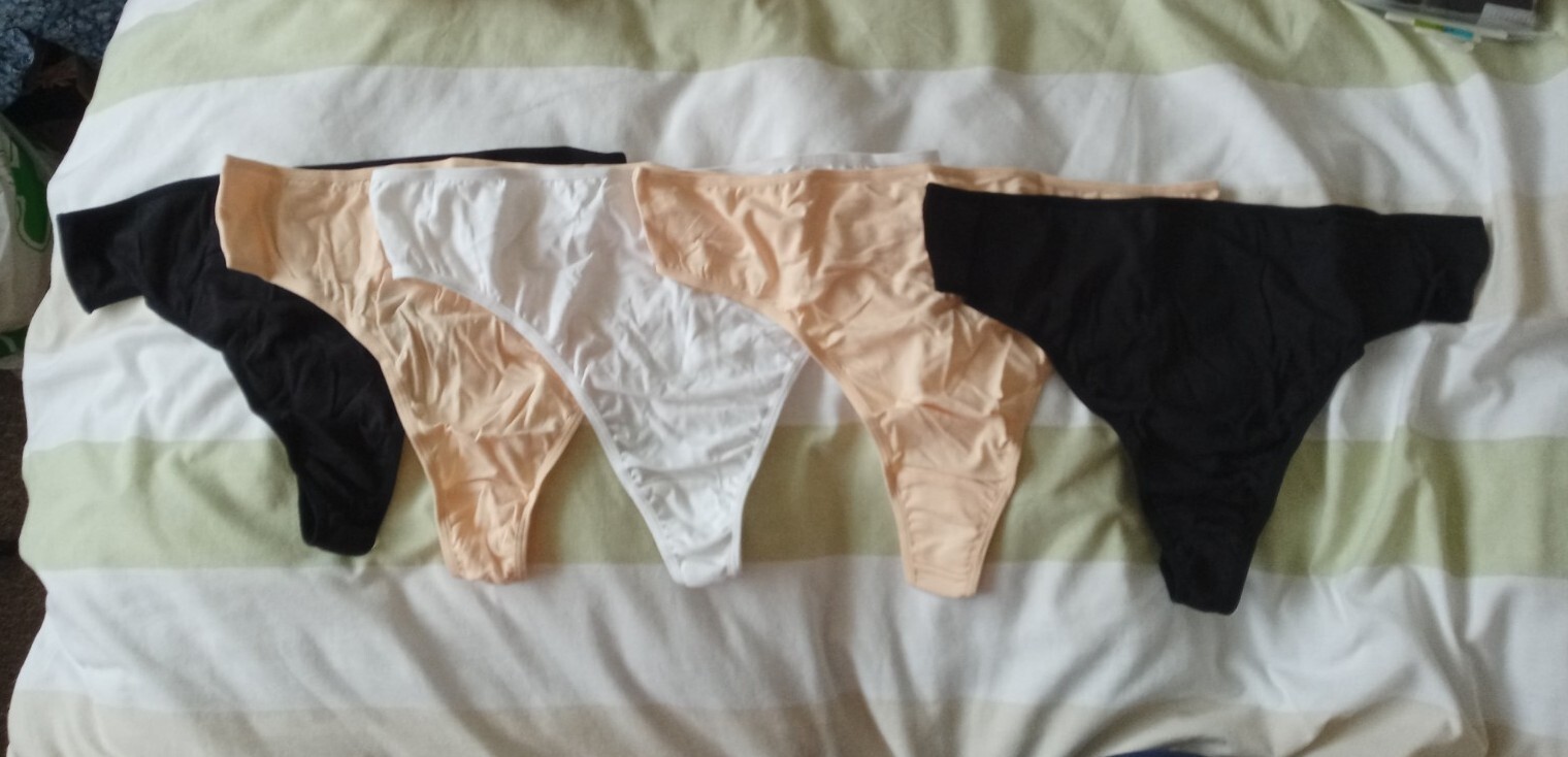 5x Women’s Size 24/26 (20/22) Thongs. Naturally Close. 2x Blk,2x Beige, 1x Wht