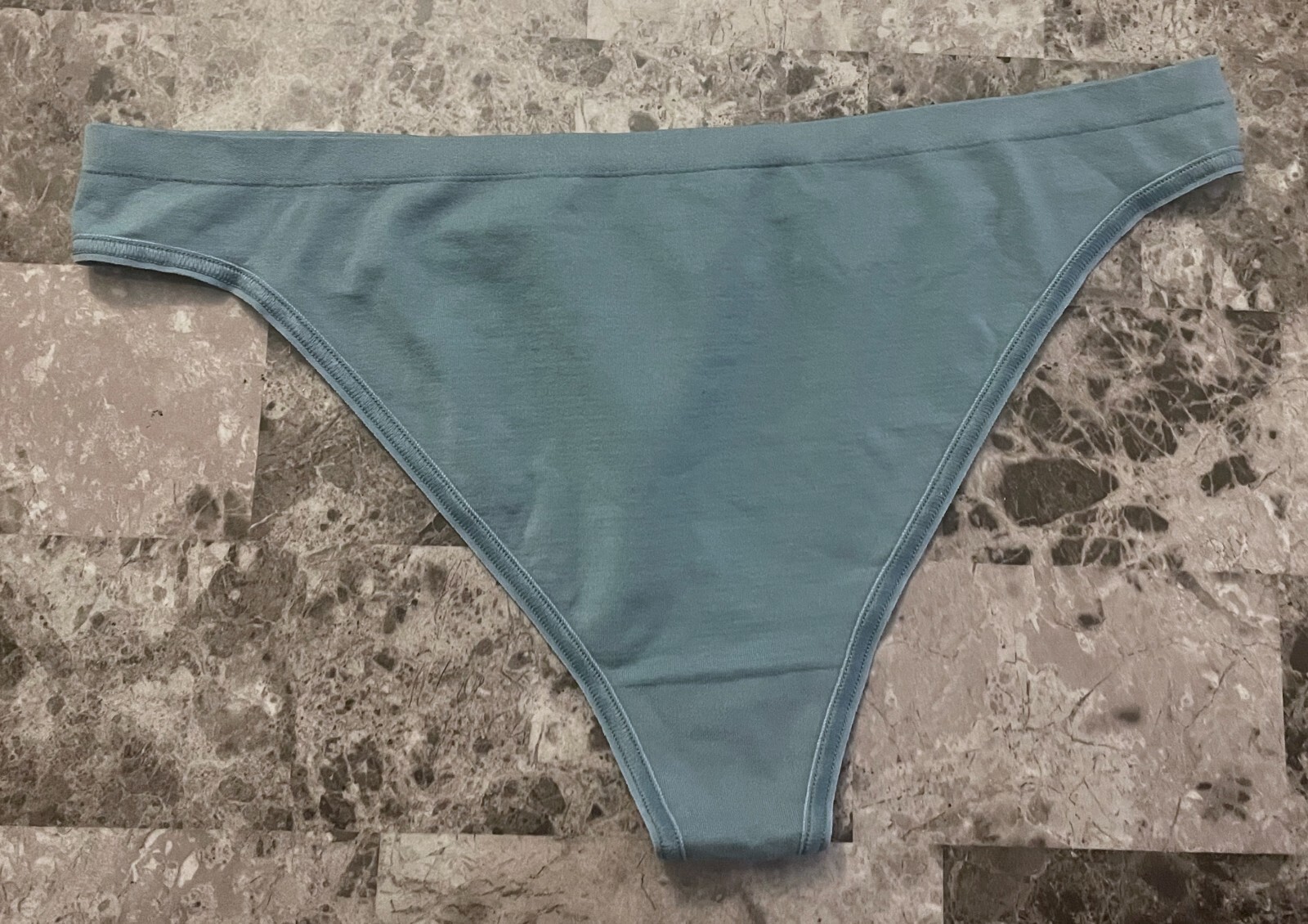 NWOT BODY BY VICTORIA’S SECRET LARGE BLUE SEAMLESS VINTAGE RARE THONG PANTIES