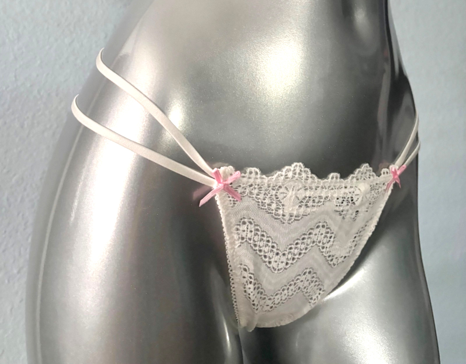 PINK Victoria’s Secret V String Panty Strappy Crochet Lace Coconut White Nwt