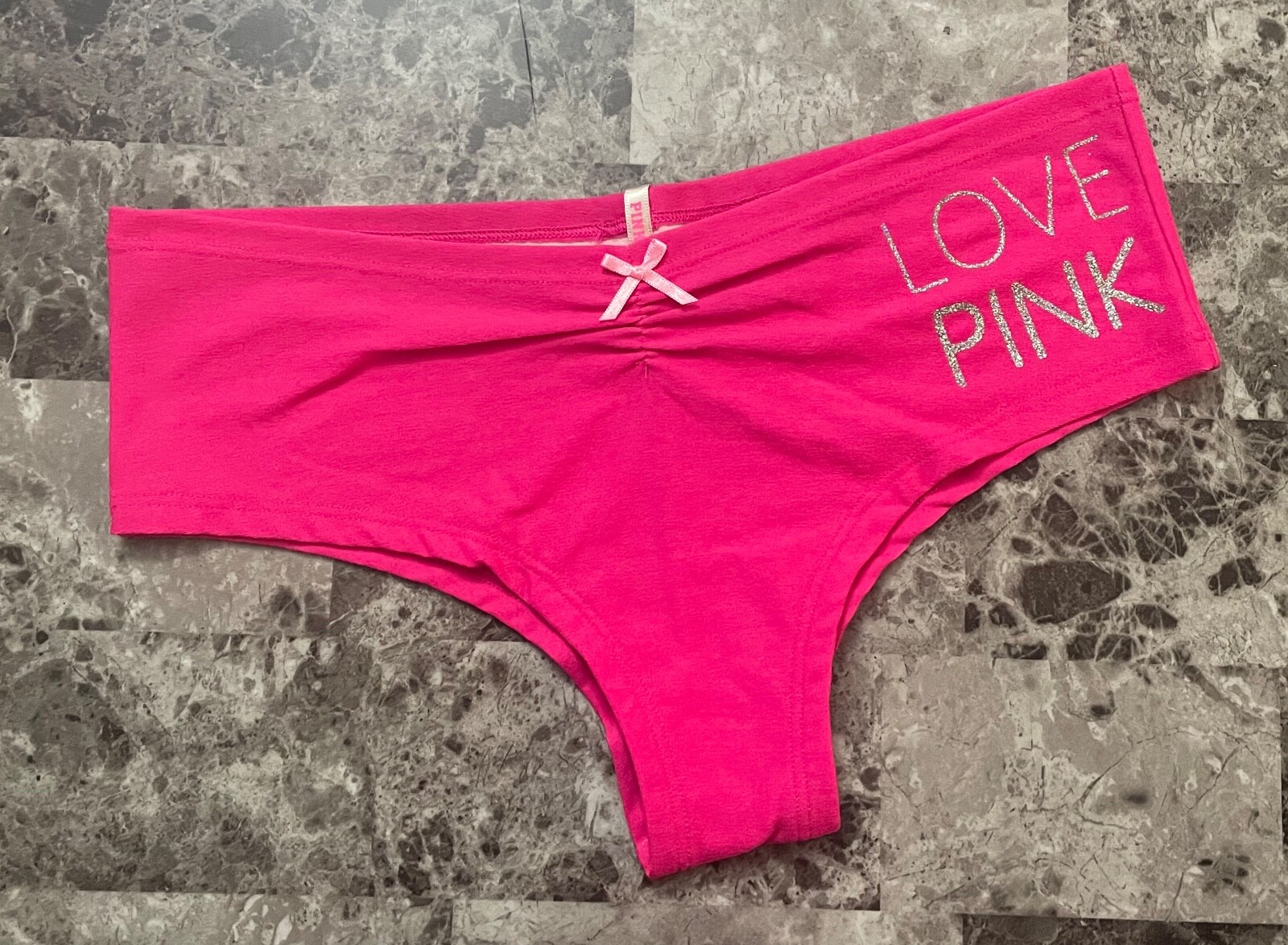 NWT VICTORIA’S SECRET PINK MEDIUM GLITTER LOGO RUCHED BOW RARE CHEEKSTER PANTIES