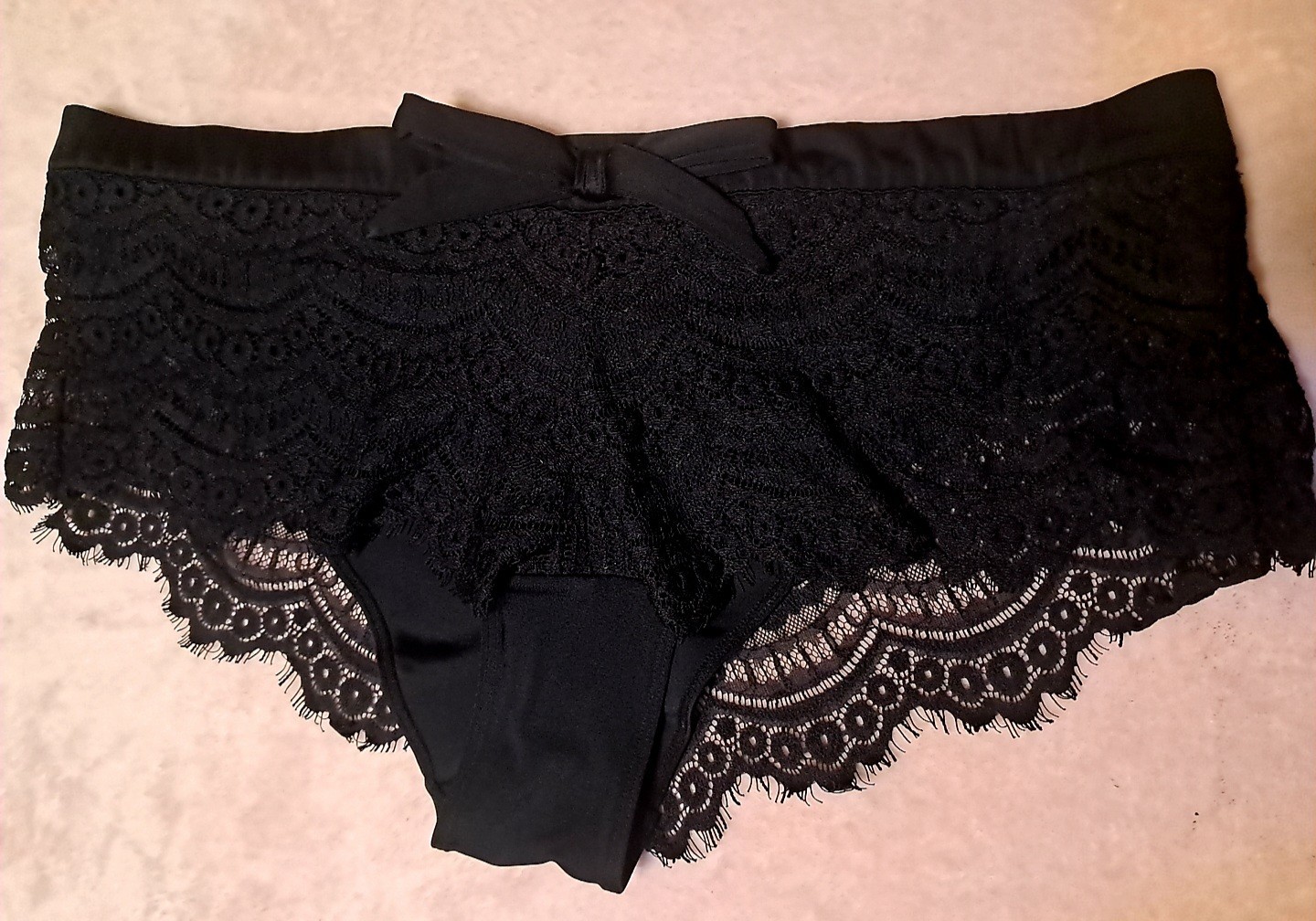 Smart and Sexy black lace shortie Bikini bottoms size Medium