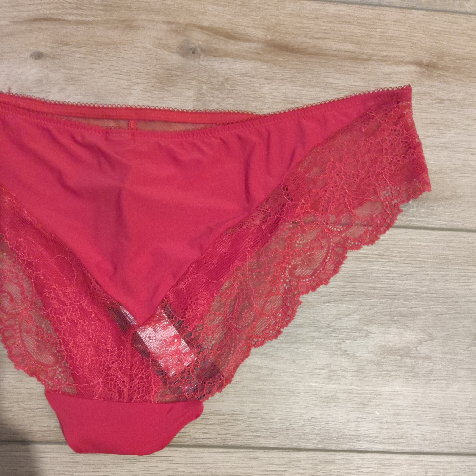 BNWT Marks & Spencer Autograph Red Swiss Designed Embroidery Brazilian Size 20