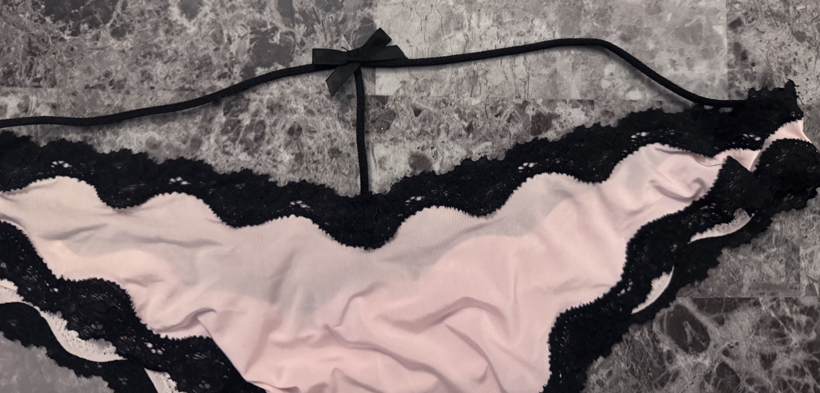 VICTORIA’S SECRET DREAM ANGELS M SMOOTH PINK LACE STRAPPY RARE CHEEKINI PANTIES