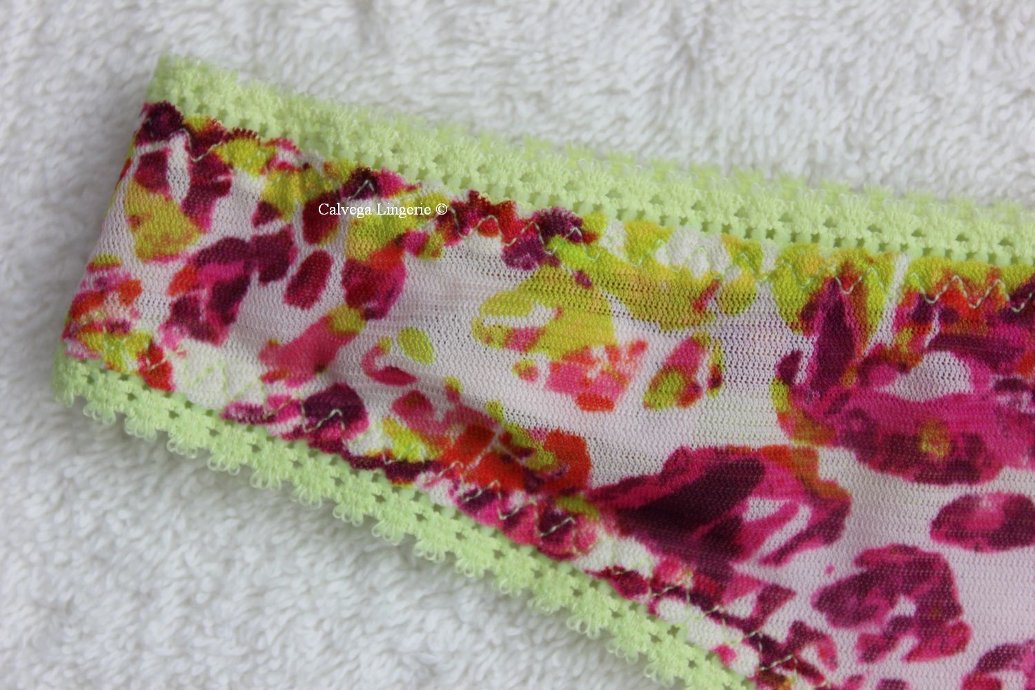 NWT OnGossamer 022150 “Printed Hip G” Low Rise Mesh Thong, Pink / Yellow, S/M