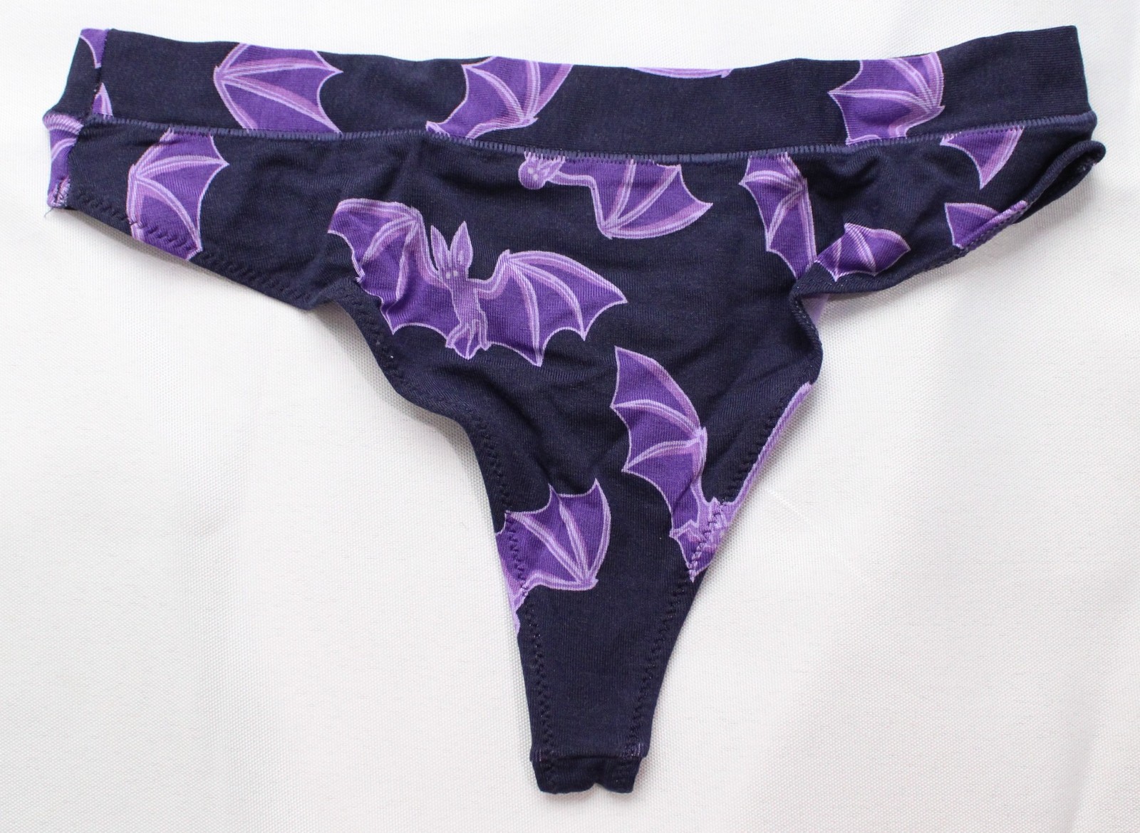 Meundies Women’s Lightweight Soft Feelfree Thong BM7 Bats Night Out Size: XS NWT