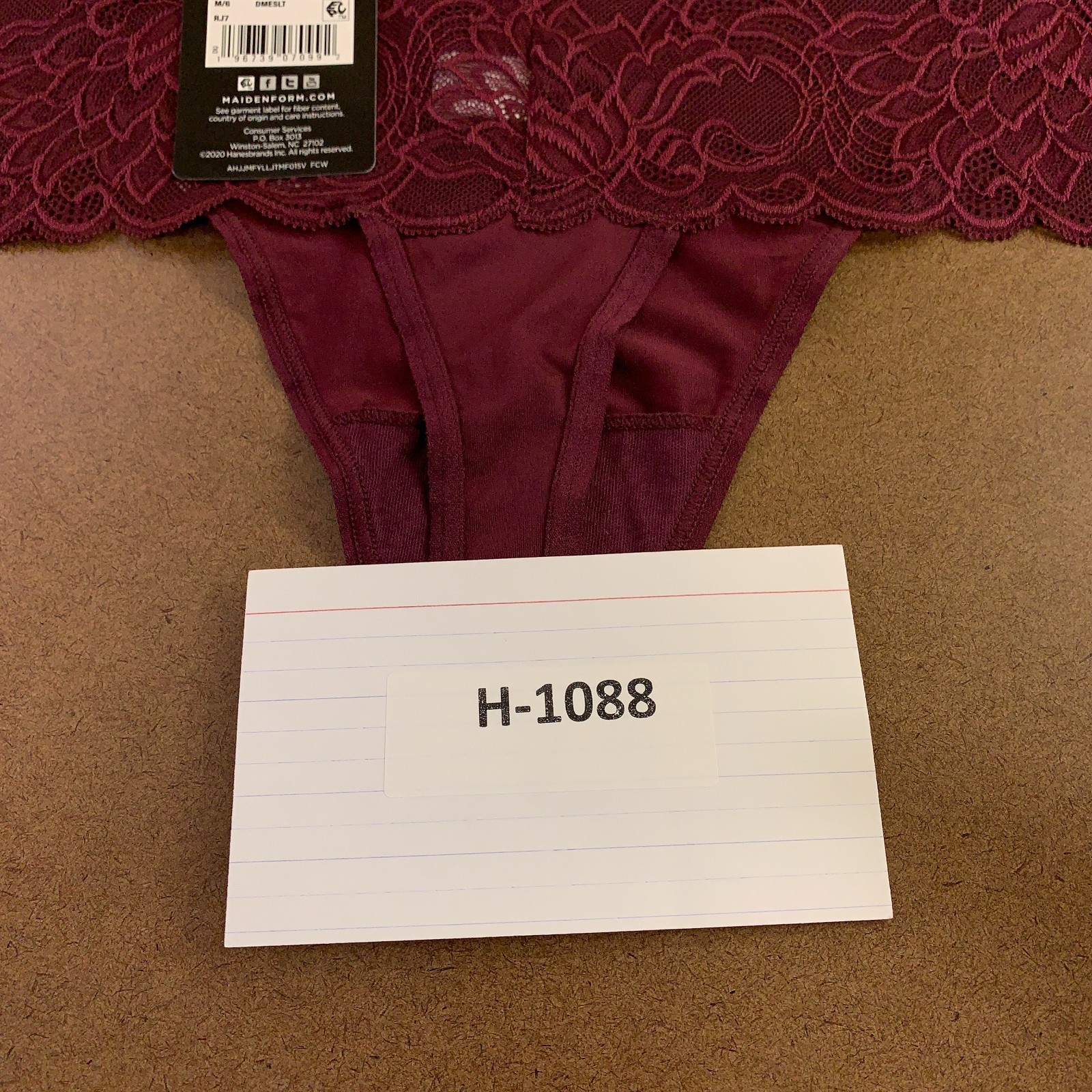 Maidenform Womens Size Medium/6 Burgundy Lace Thong Panty NWT