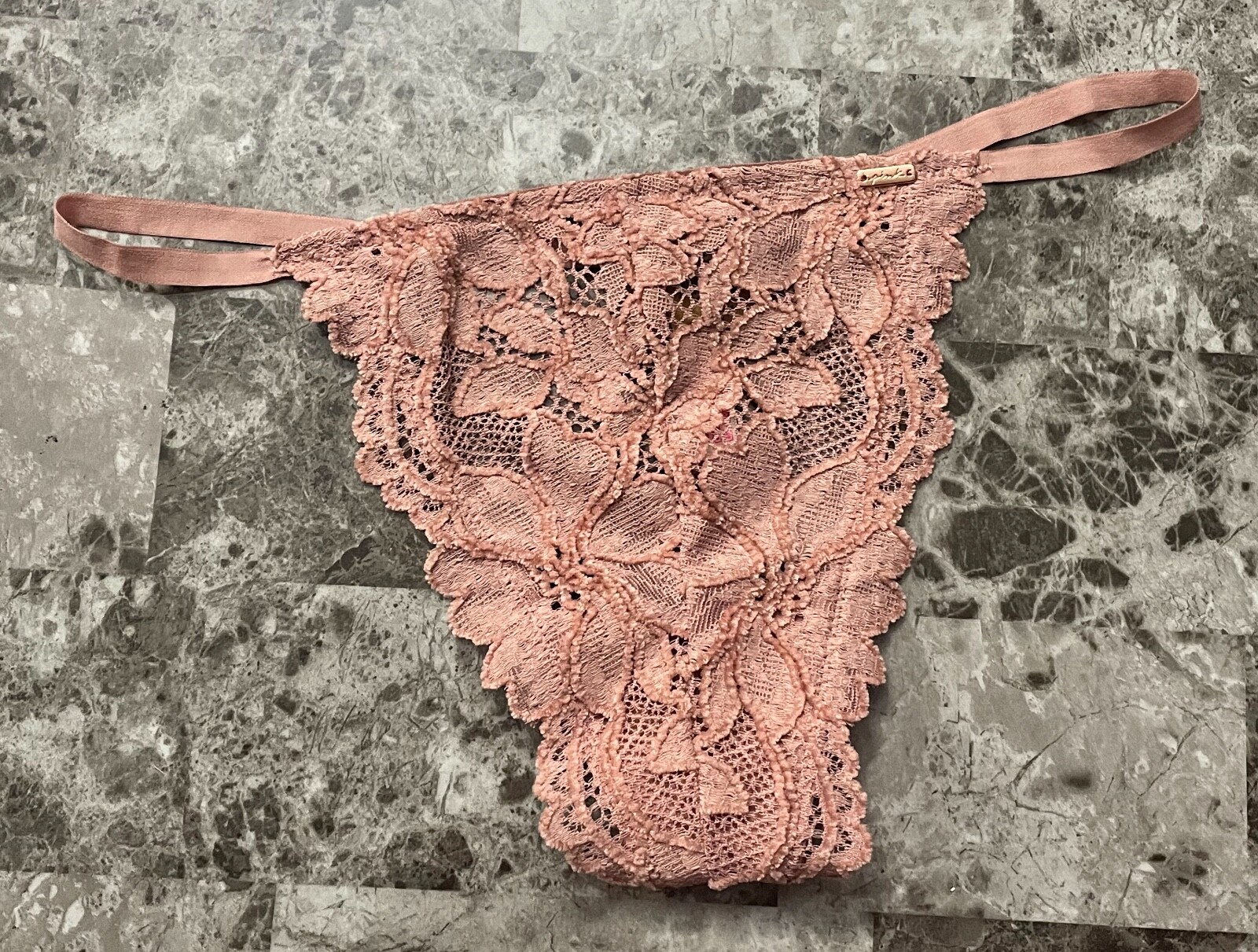 NWT VICTORIA’S SECRET PINK ROSE FLORAL LACE LOGO STRETCH THONG V STRING PANTIES