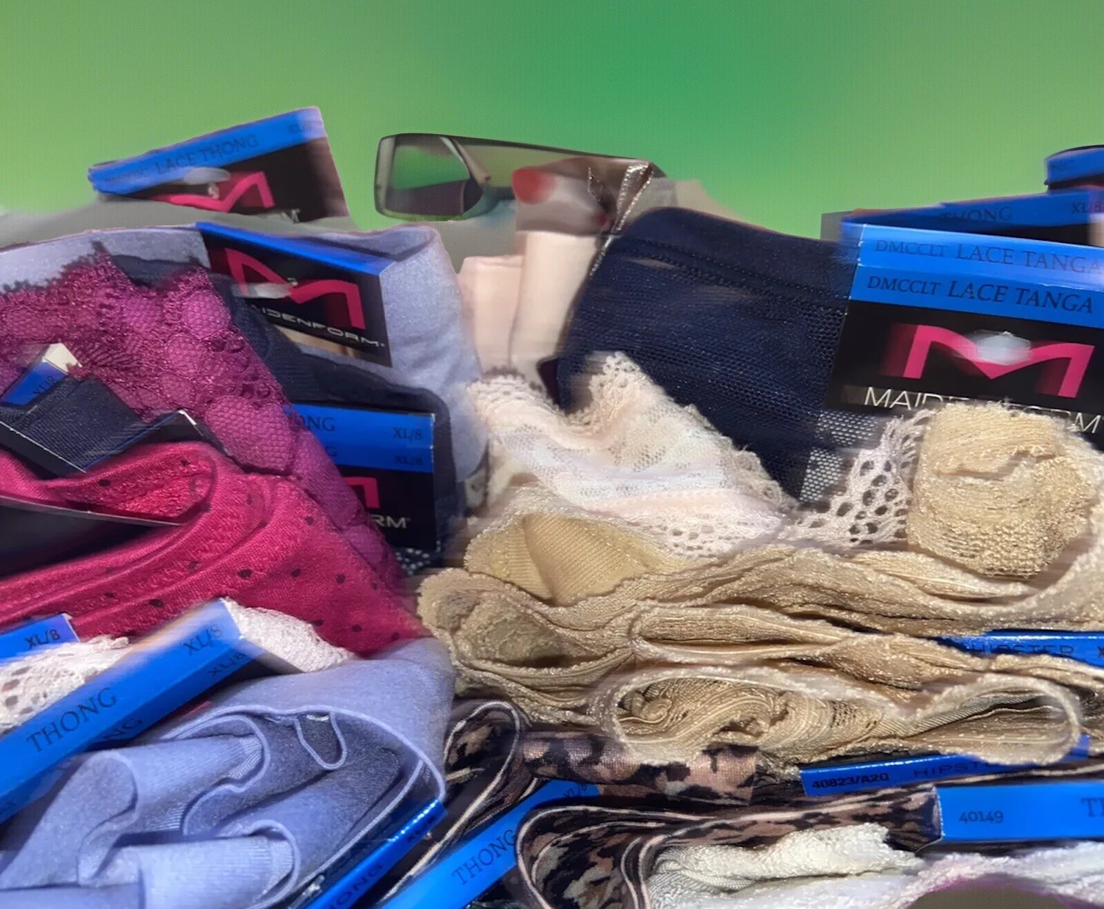 NEW! 100 PAIRS OF ASSORTED TOP BRAND PANTIES ! ASSORTED SIZES ! RETAIL $1,250 +