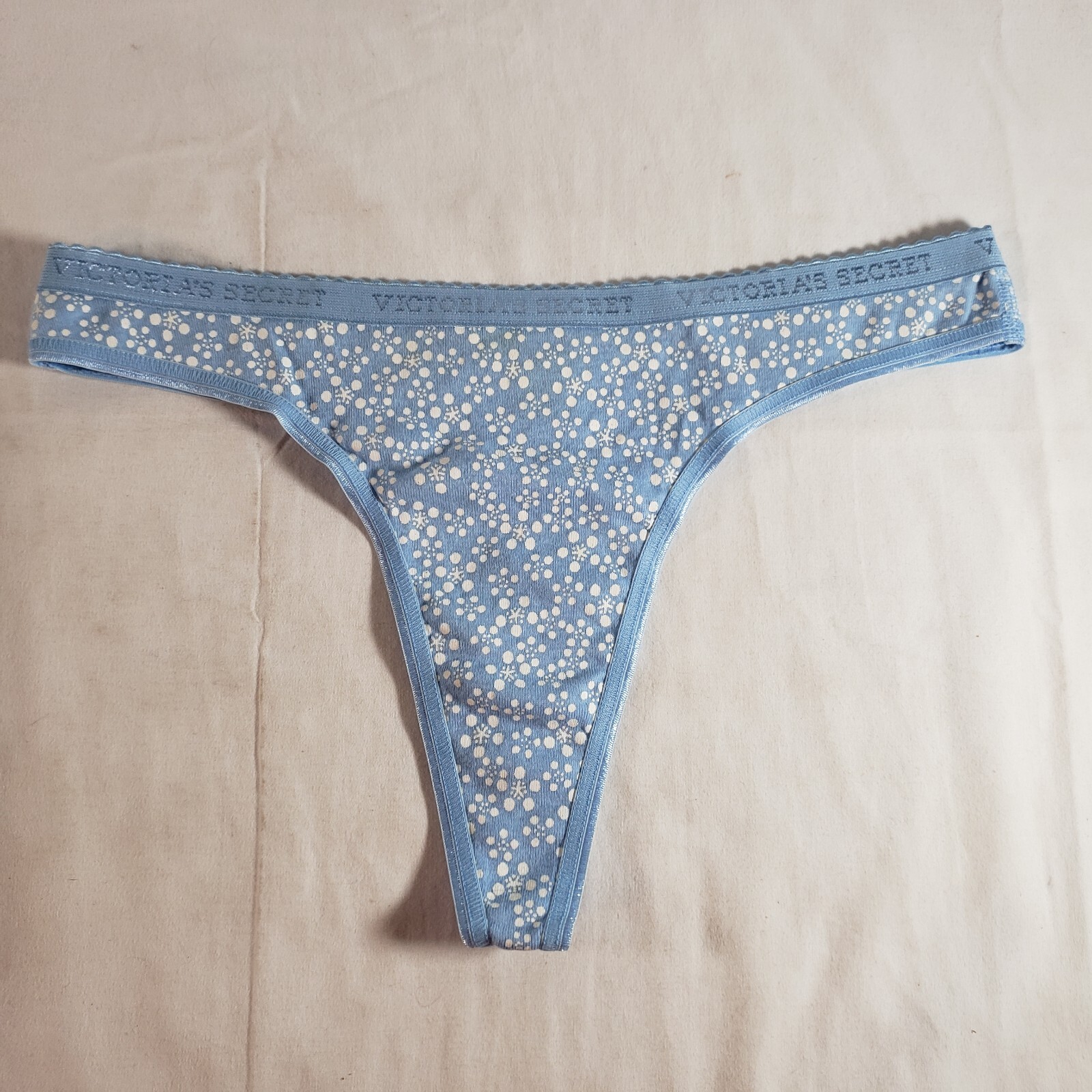 Victoria’s Secret Low Rise Thong Large Blue Snowflake Signature Cotton Holiday