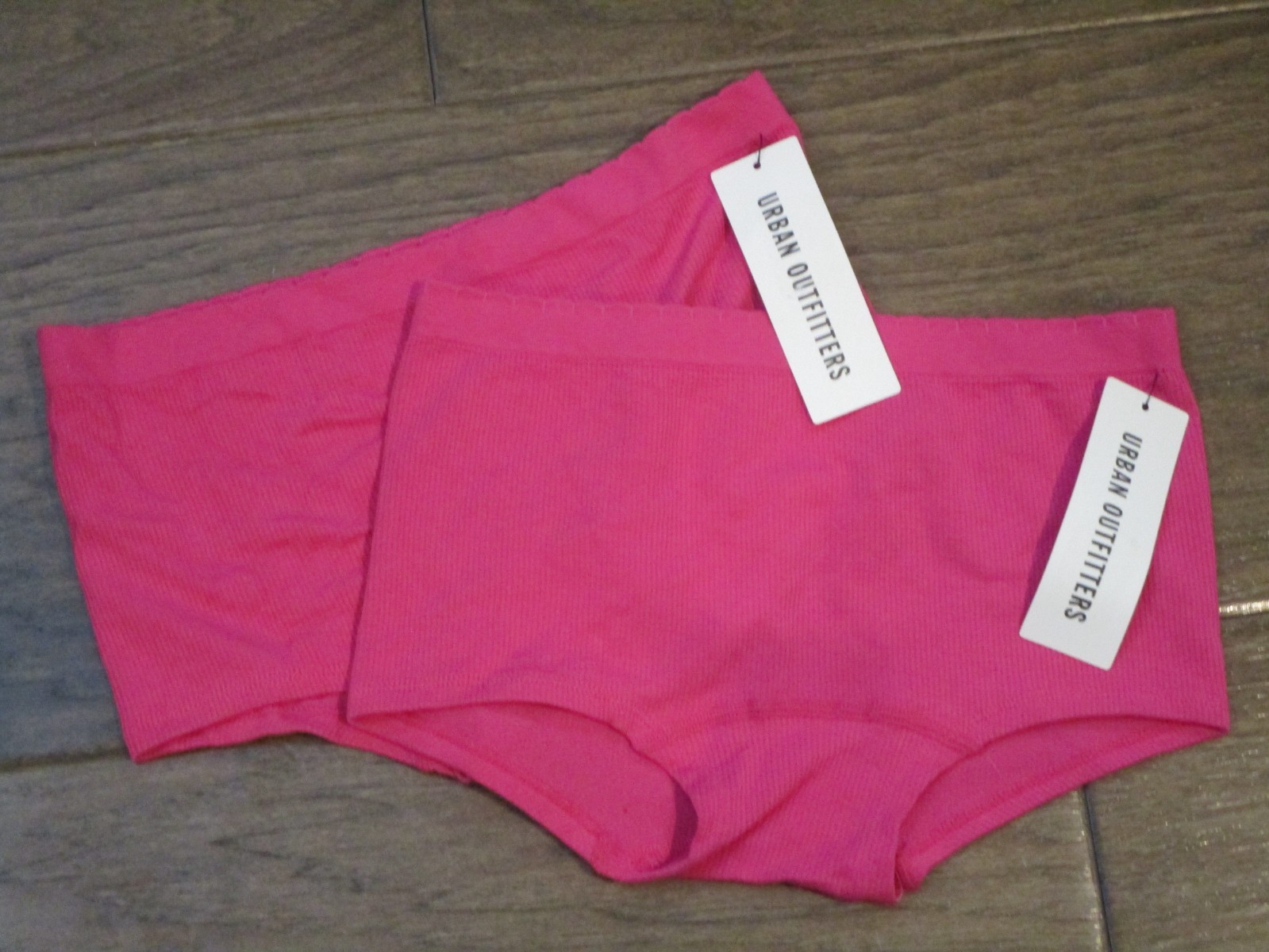 2 PAIRS URBAN OUTFITTERS OFU RIBBED SEAMLESS BOYSHORT PANTIES IN PINK SIZE SMALL
