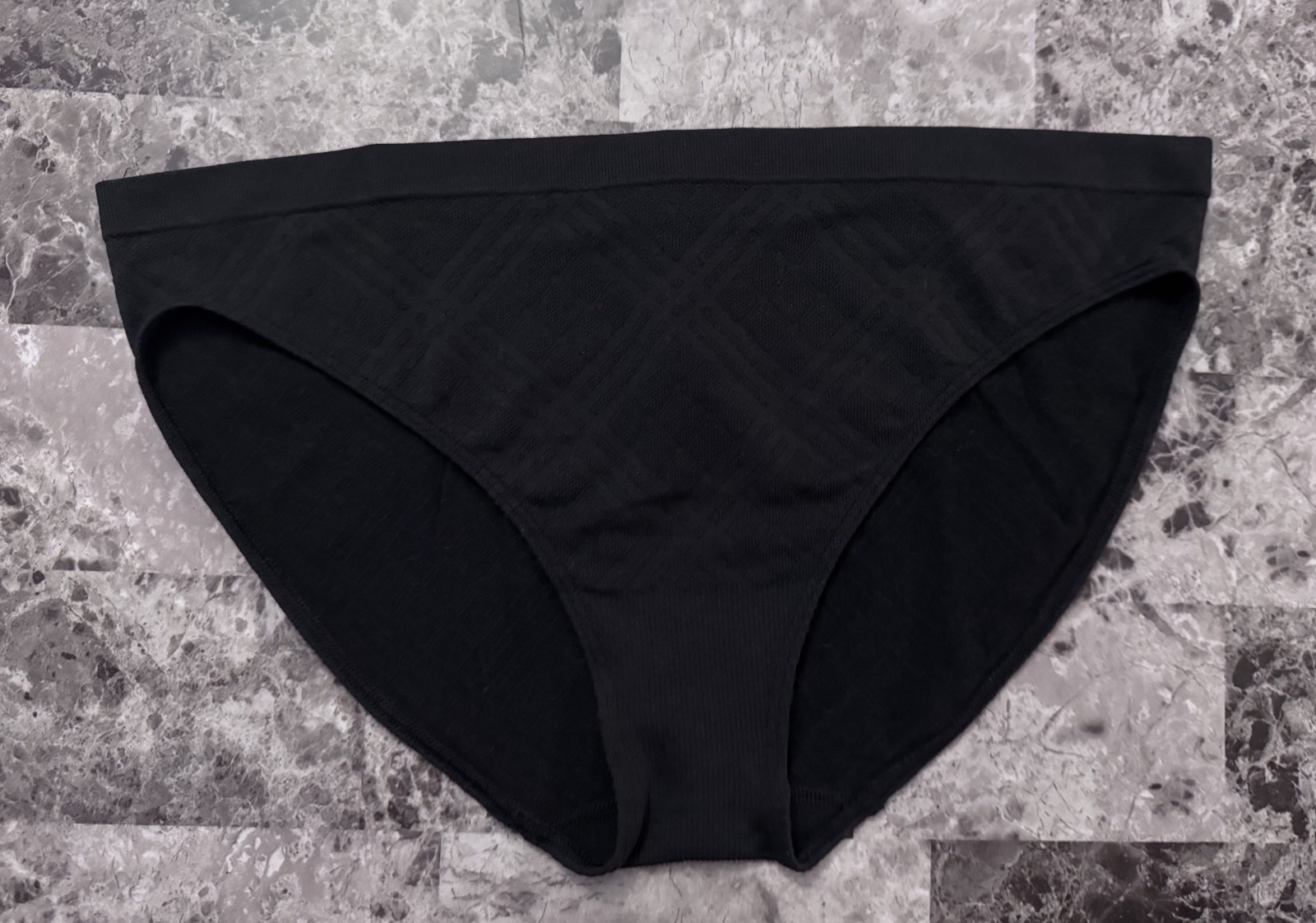 NWT VICTORIA’S SECRET LARGE BLACK PLAID MESH SEAMLESS RARE BIKINI PANTIES