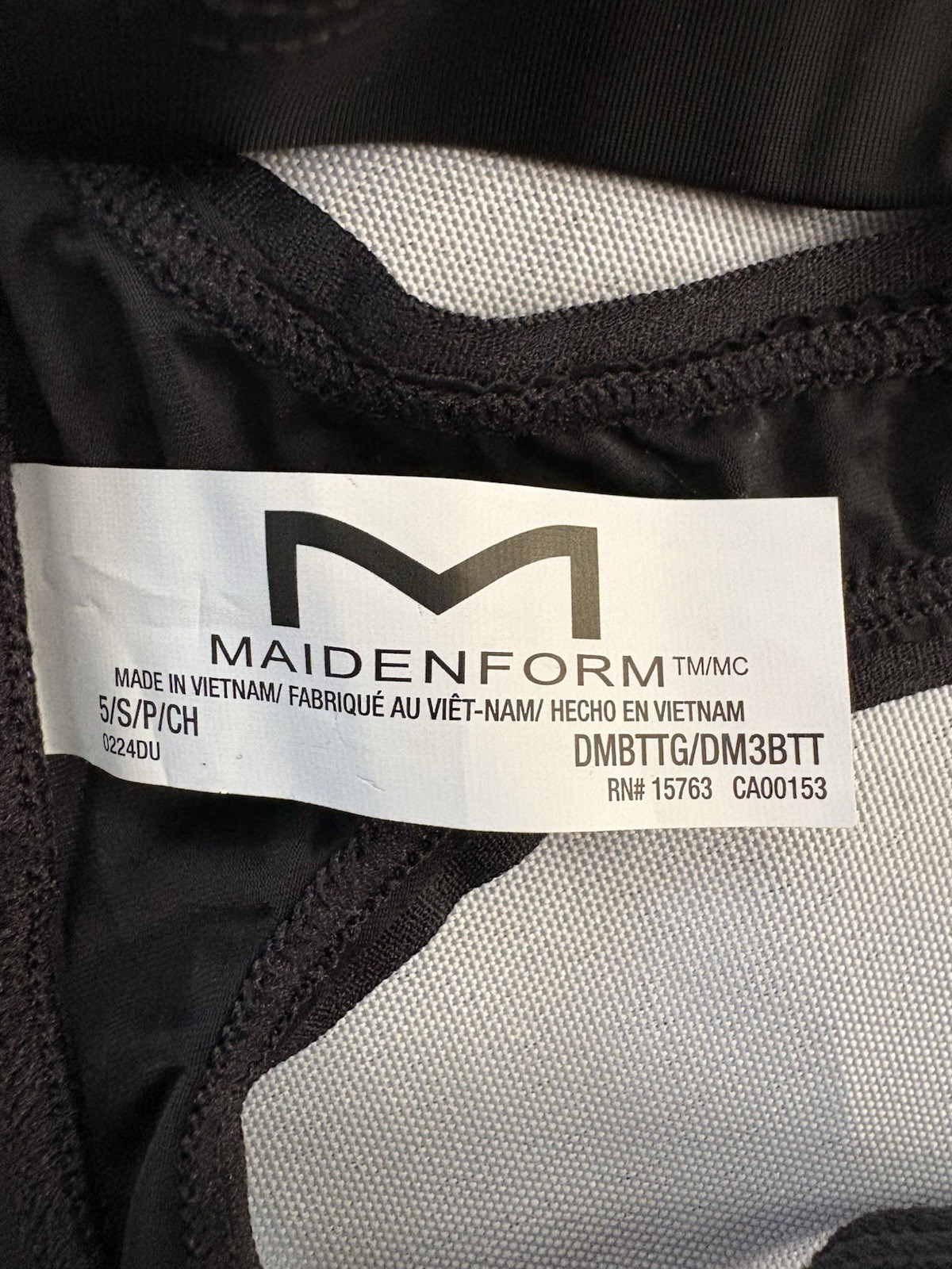 NEW Maidenform Thong Barely There Invisible Look Thong 2 Pair Small 5 Black