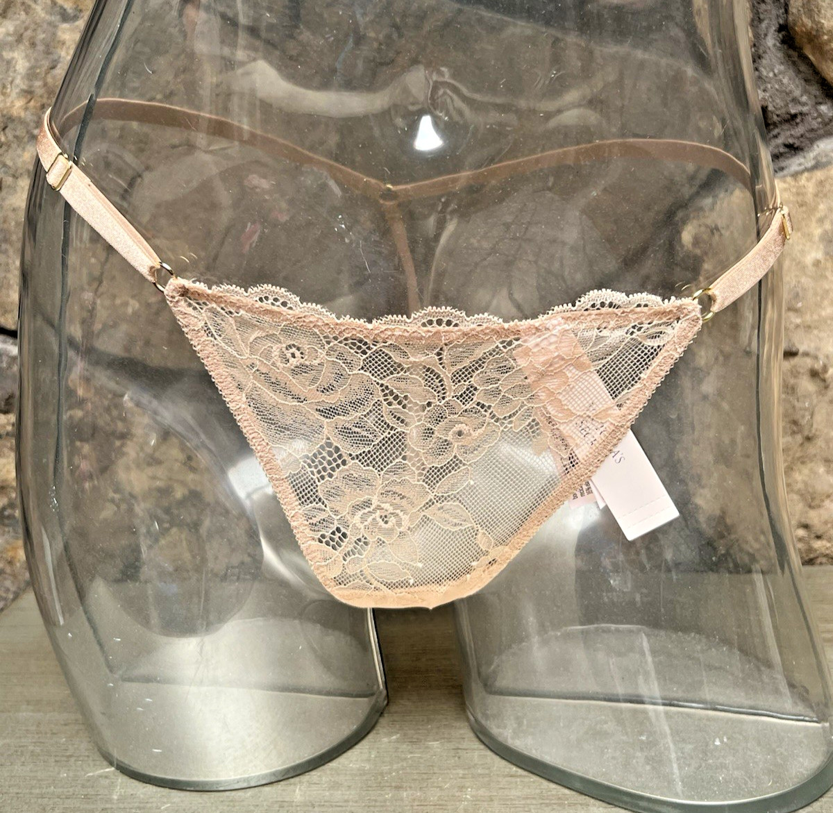 Victoria’s Secret Rose Lace V-STRING Panty Sz S Adjustable Waist PRALINE NWT$18