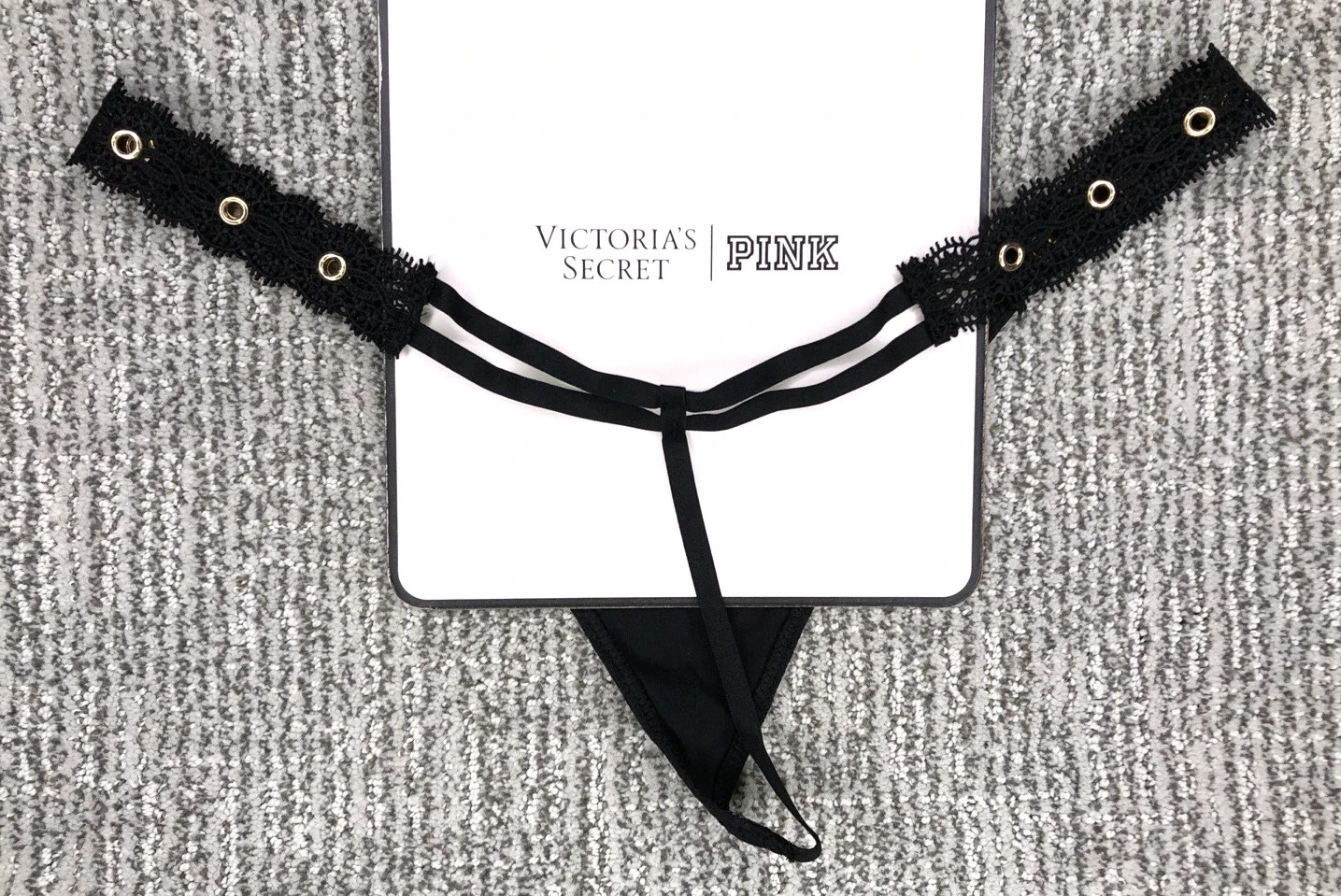 Victoria’s Secret NWT Very Sexy Large Black V String Thong Panty Rose Lace Metal