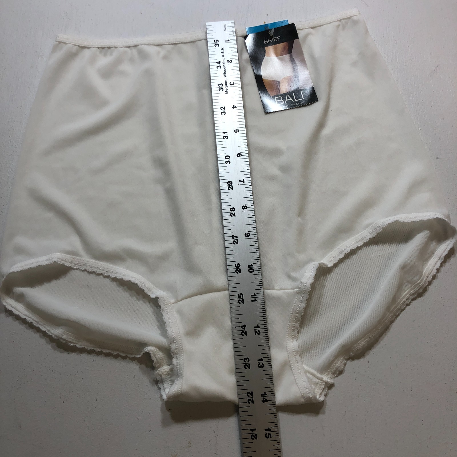 BALI Women’s Skimp Skamp White Brief Size 9 NWT Style #2633 Center Back Seam