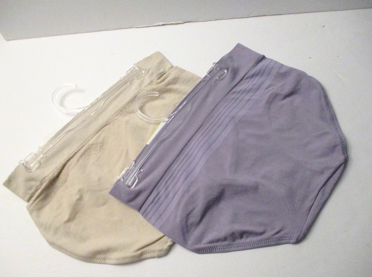 Warners hipster seamless stretch panties 2 pair size 6/M