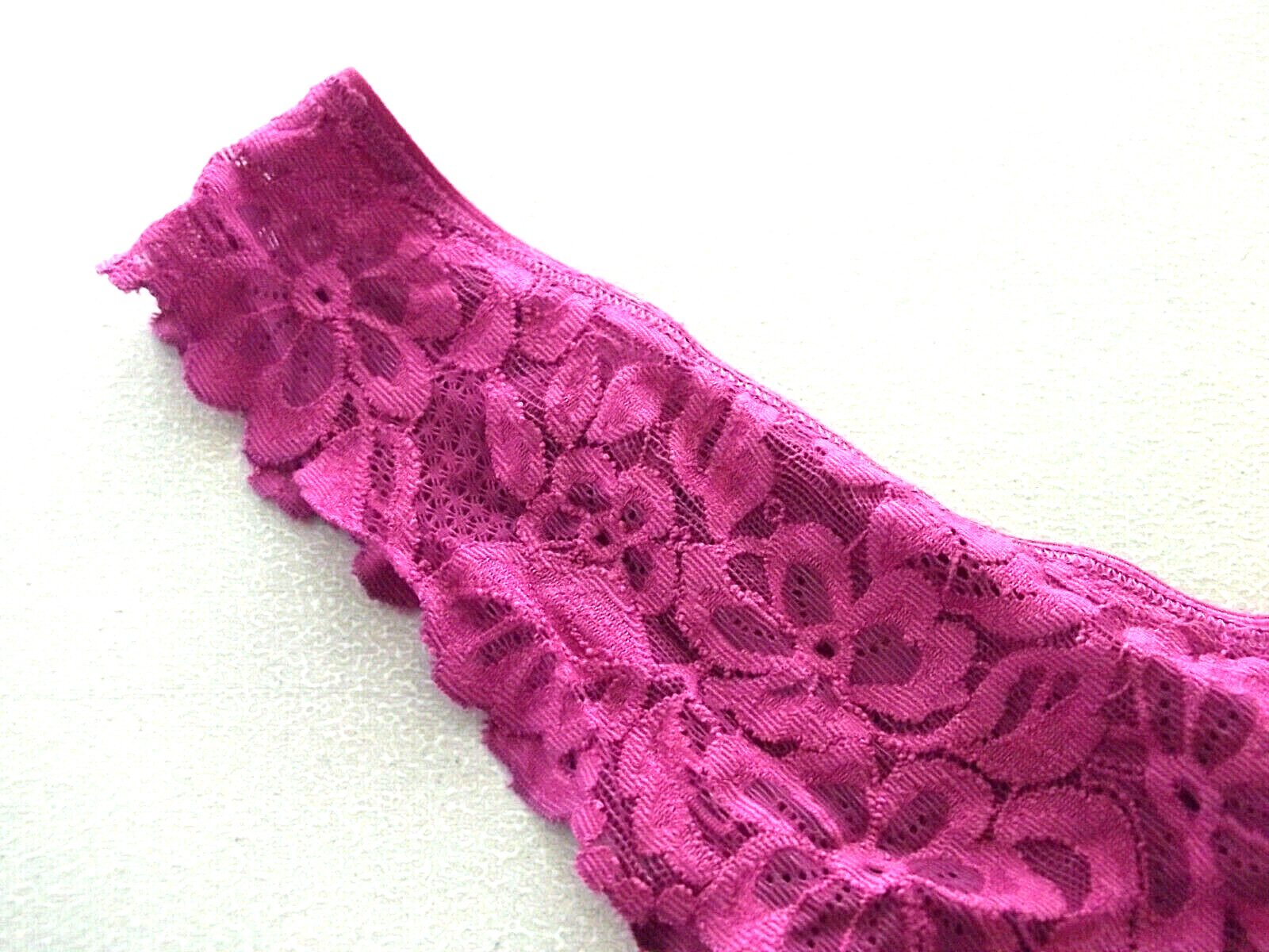 VICTORIA’S SECRET Fuchsia Rose BRAZILIAN CUT Vintage FLORAL LACE Panty/Size M