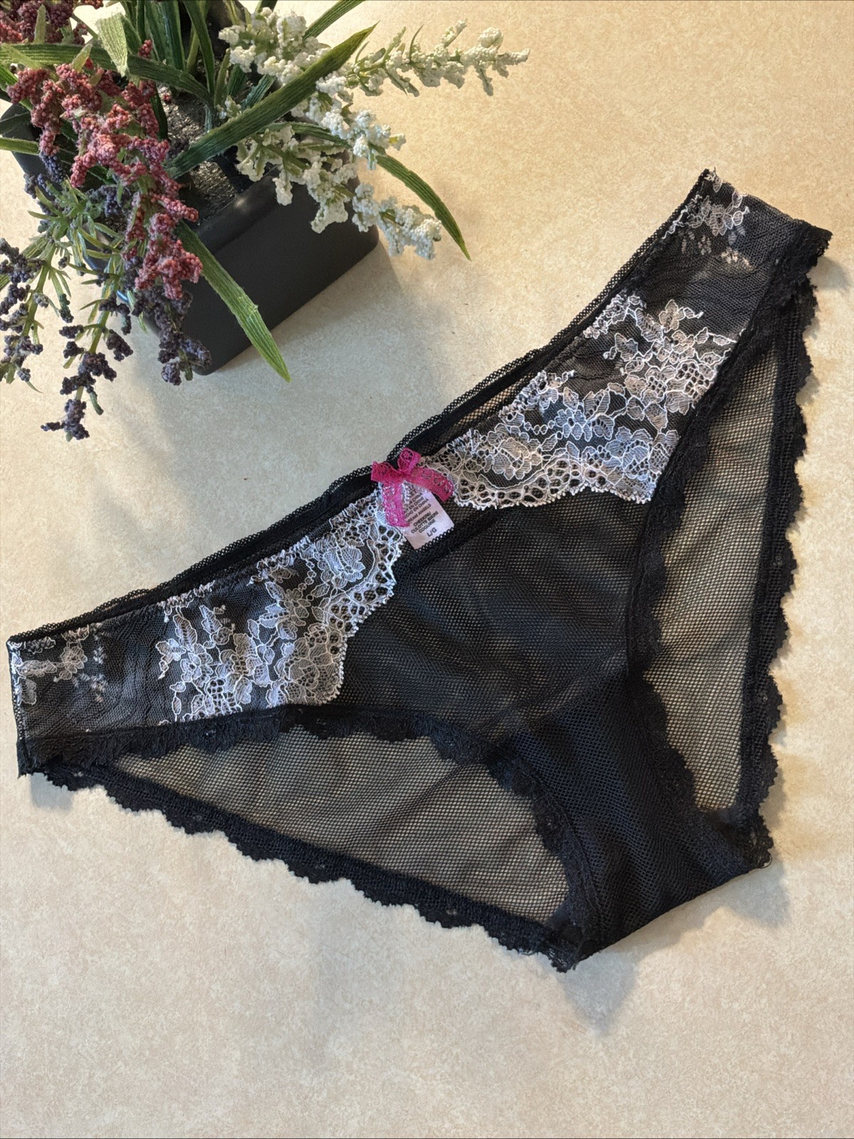 VICTORIA’S SECRET DREAM ANGELS L BLACK MESH NET WHITE LACE RARE CHEEKINI PANTIES