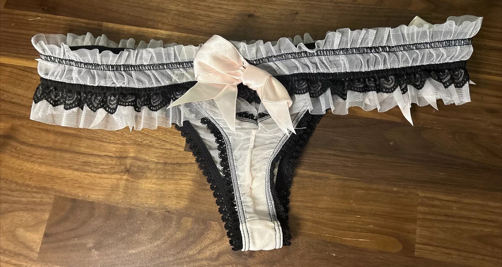 NWT Vtg NYLON Mesh RUFFLE THONG Panties Bows Second Skin Sz 6 Med Pink Bridal