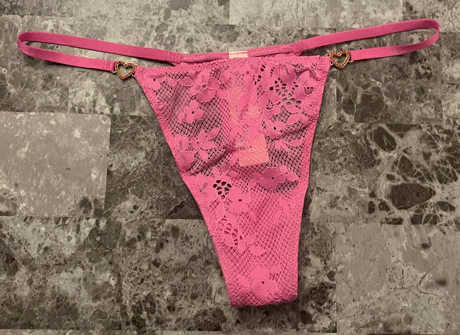 NWT VICTORIA’S SECRET PINK FLORAL LACE GOLD RED HEART HARDWARE THONG PANTIES