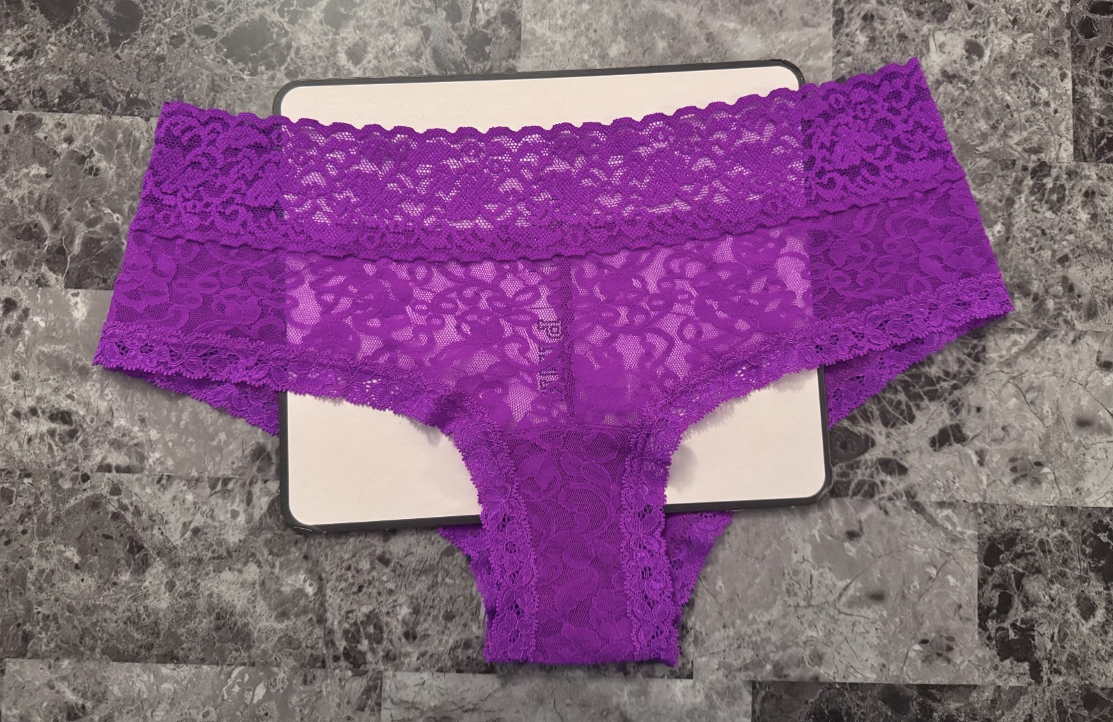 VICTORIA’S SECRET M FUSCHIA FLORAL LACE THE LACIE RARE HIPHUGGER CHEEKY PANTIES