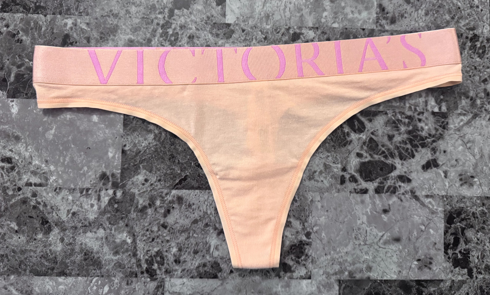 NWT VICTORIA’S SECRET PEACH LILAC THICK EXPLODED LOGO WAISTBAND THONG PANTIES