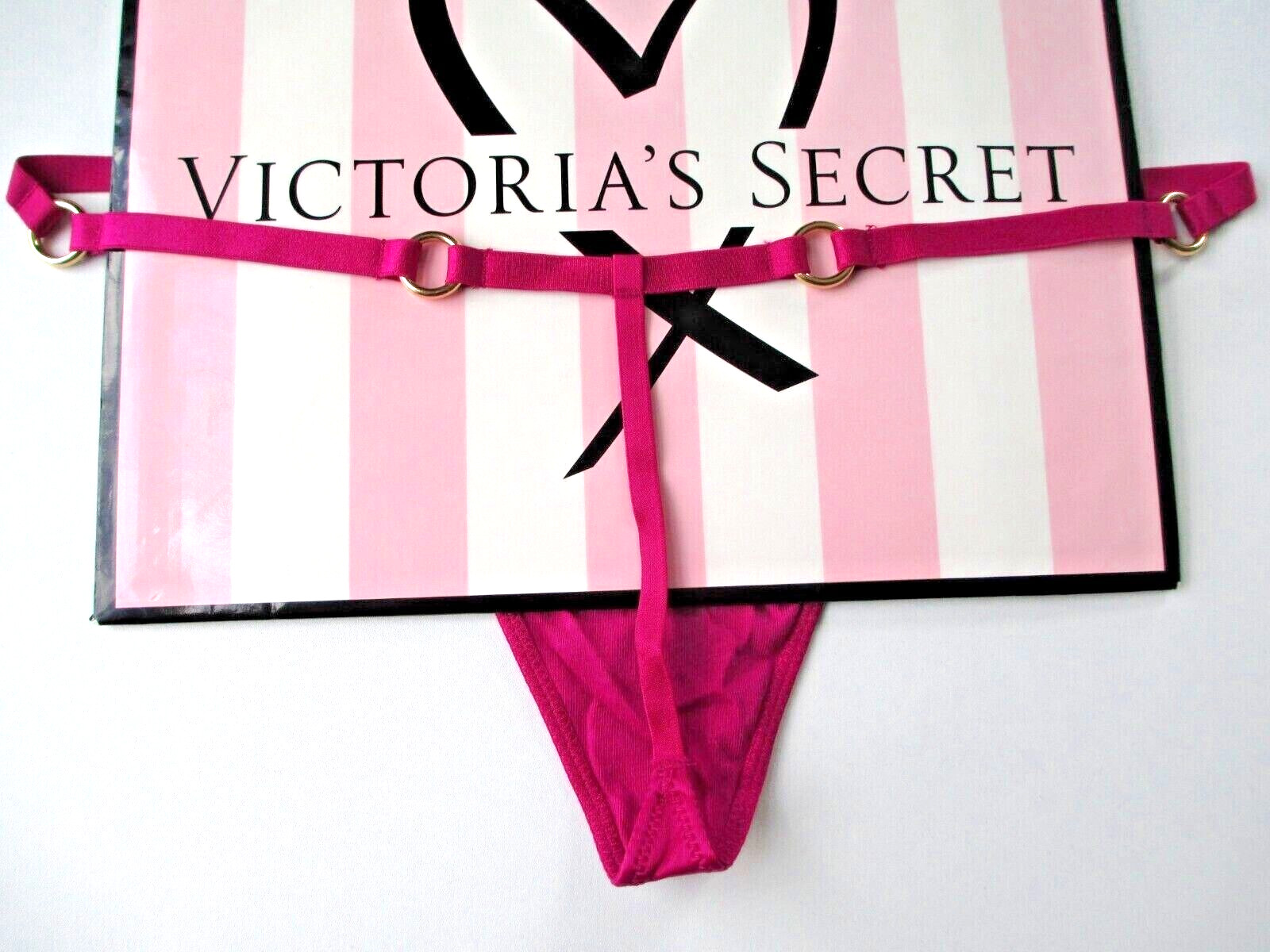VICTORIA’S SECRET VERY SEXY V-String Thong Panty M Pink NWT Hardware VS Ring