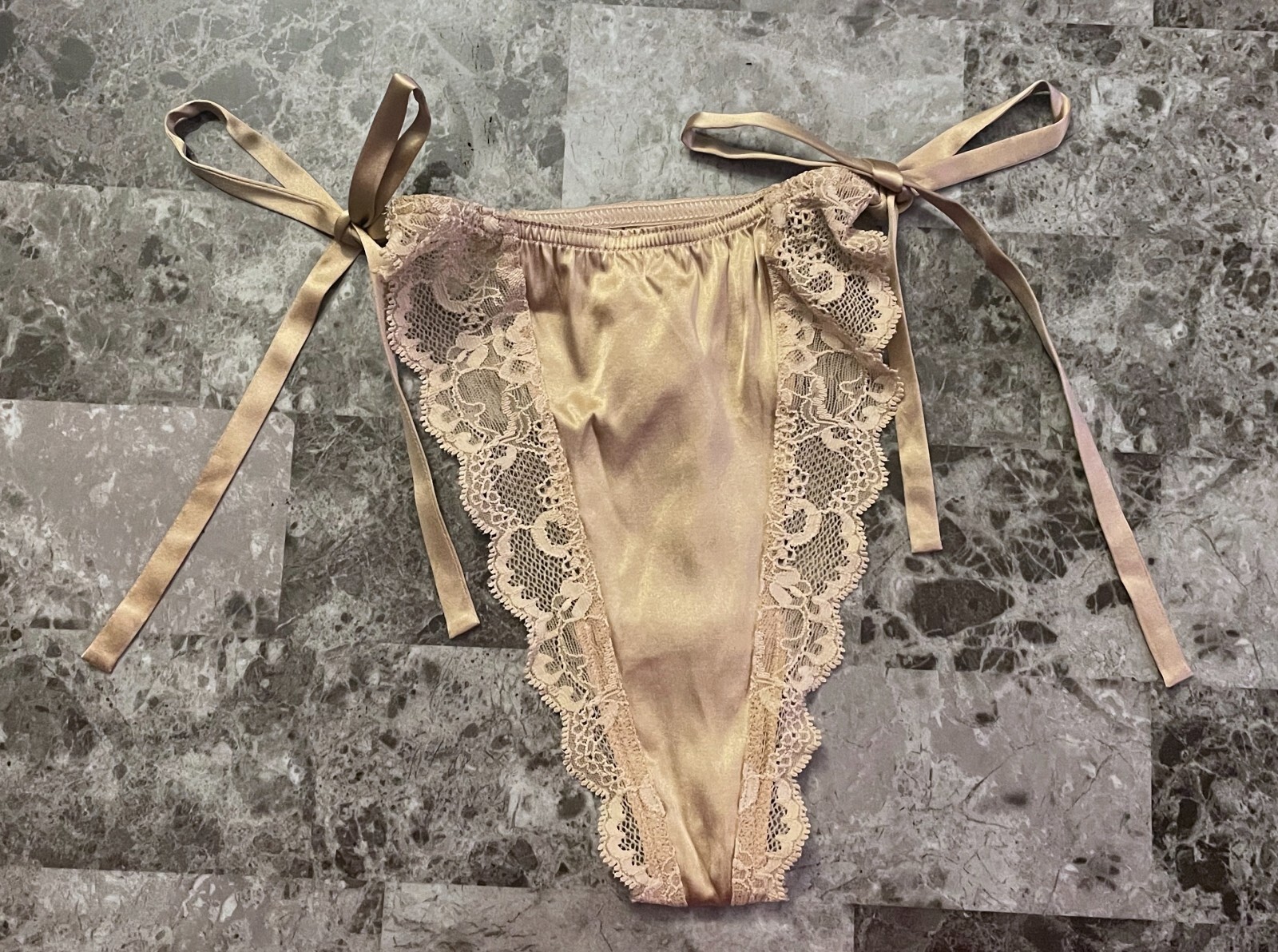NWT VICTORIA’S SECRET L SMOOTH BEIGE SILK SIDE TIE VINTAGE RARE V STRING PANTIES