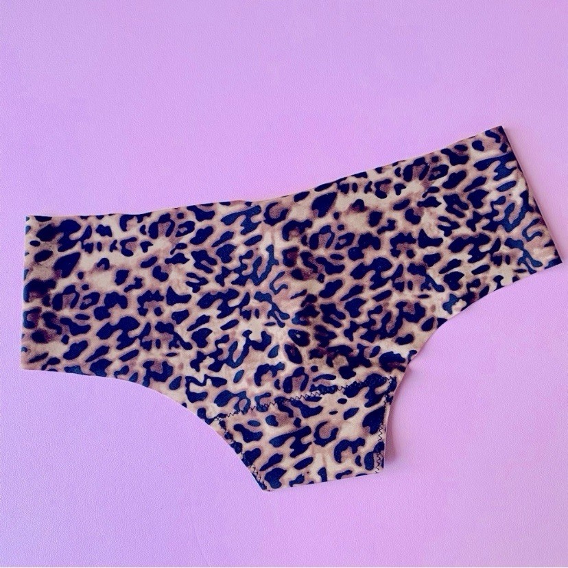 Stylish leopard print panty from Luxe Girl. Size M. New