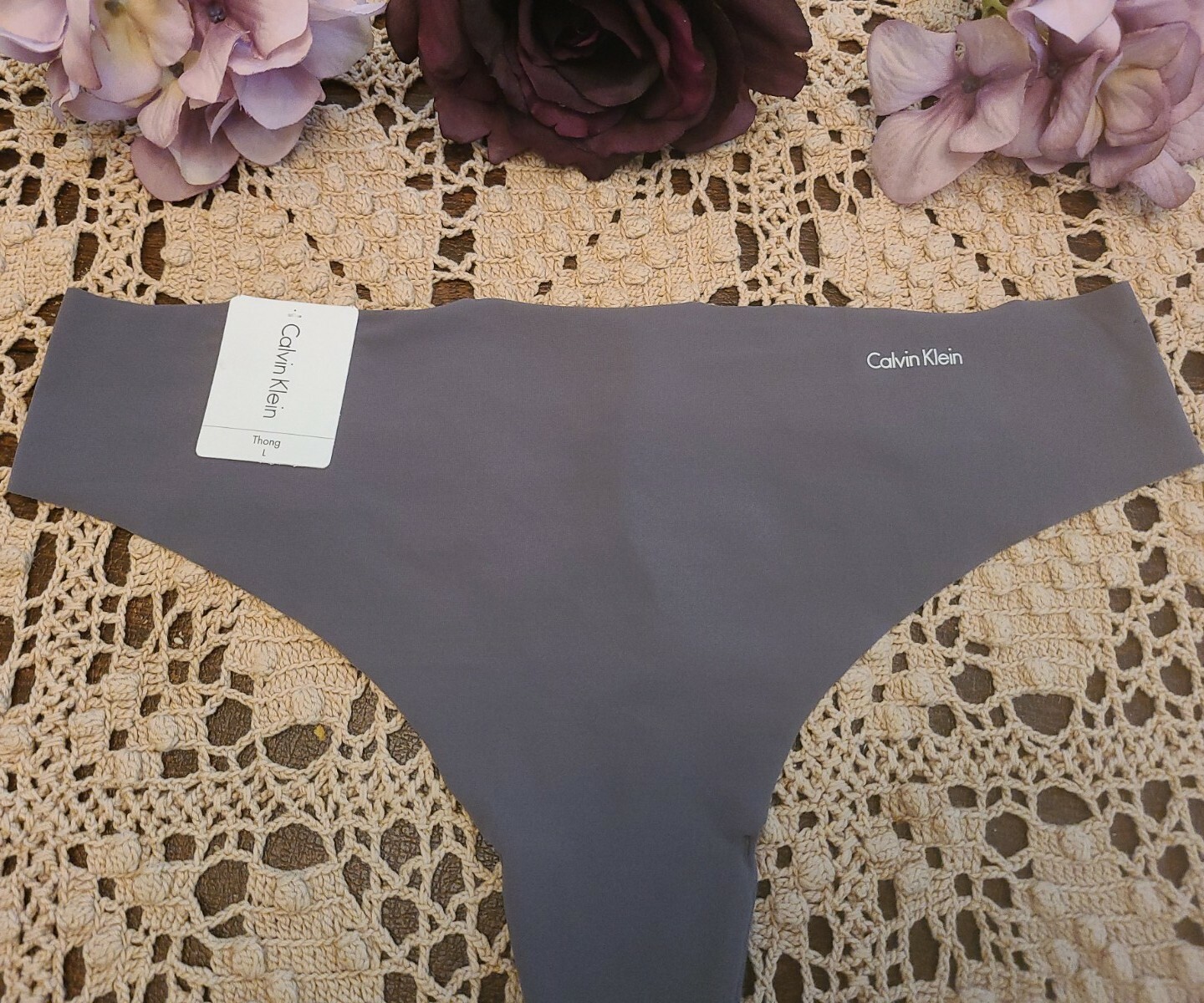 L/7 CALVIN KLEIN Logo Invisibles Microfiber Seamless SeXy Thong D3428-030 NWT