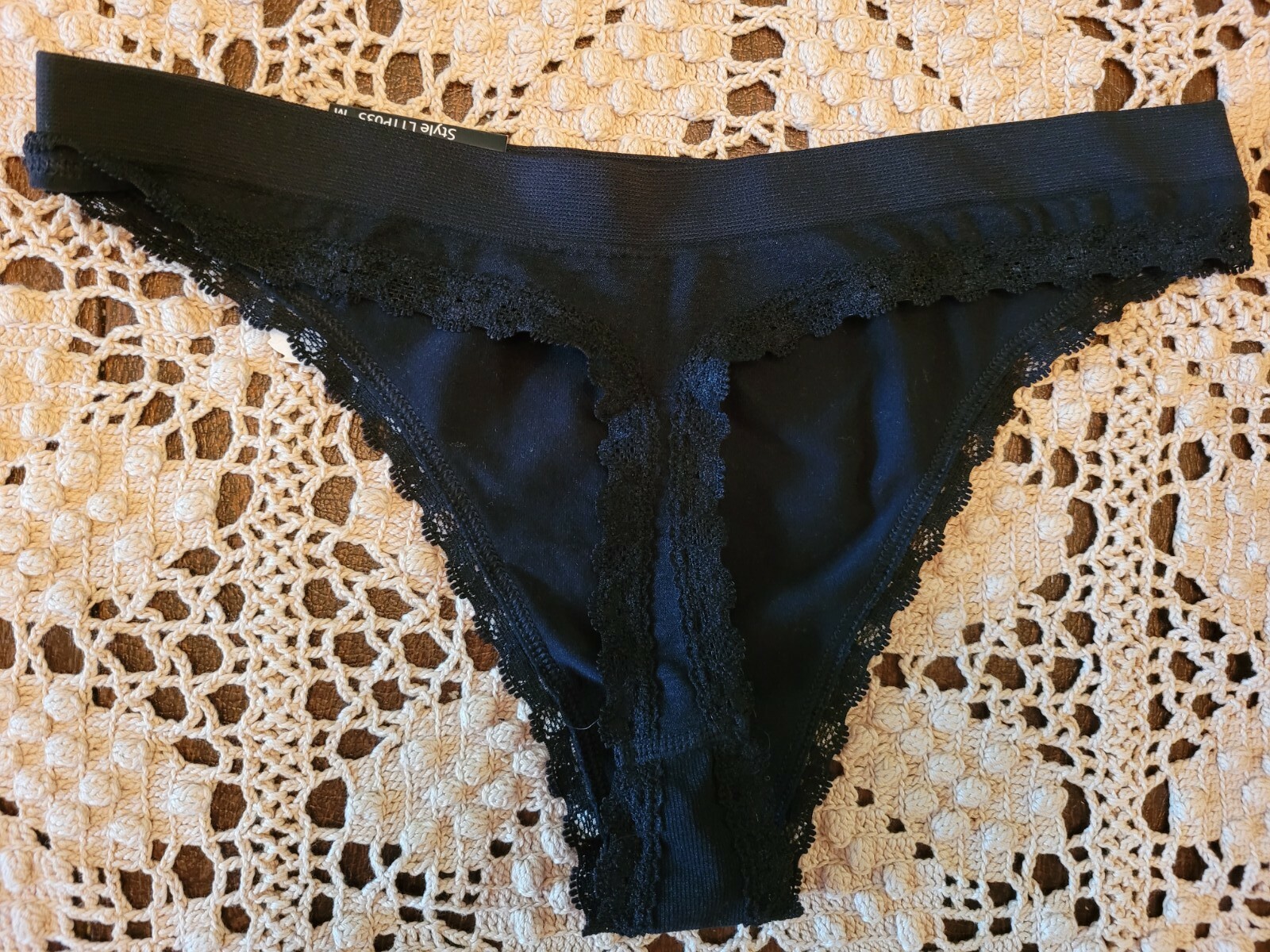 L/7 DAISY FUENTES Black LACE Seamless Stretch Slinky SeXy Thong Panty L11P035