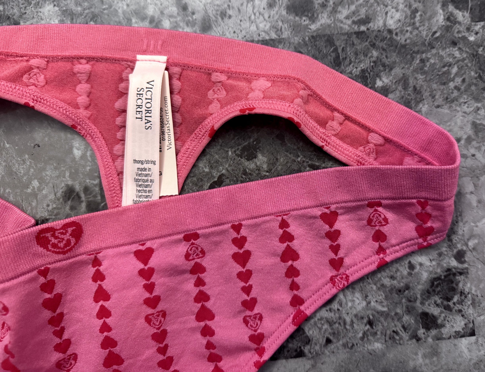 NWT VICTORIA’S SECRET L PINK RED HEART MONOGRAM STRETCH SEAMLESS THONG PANTIES