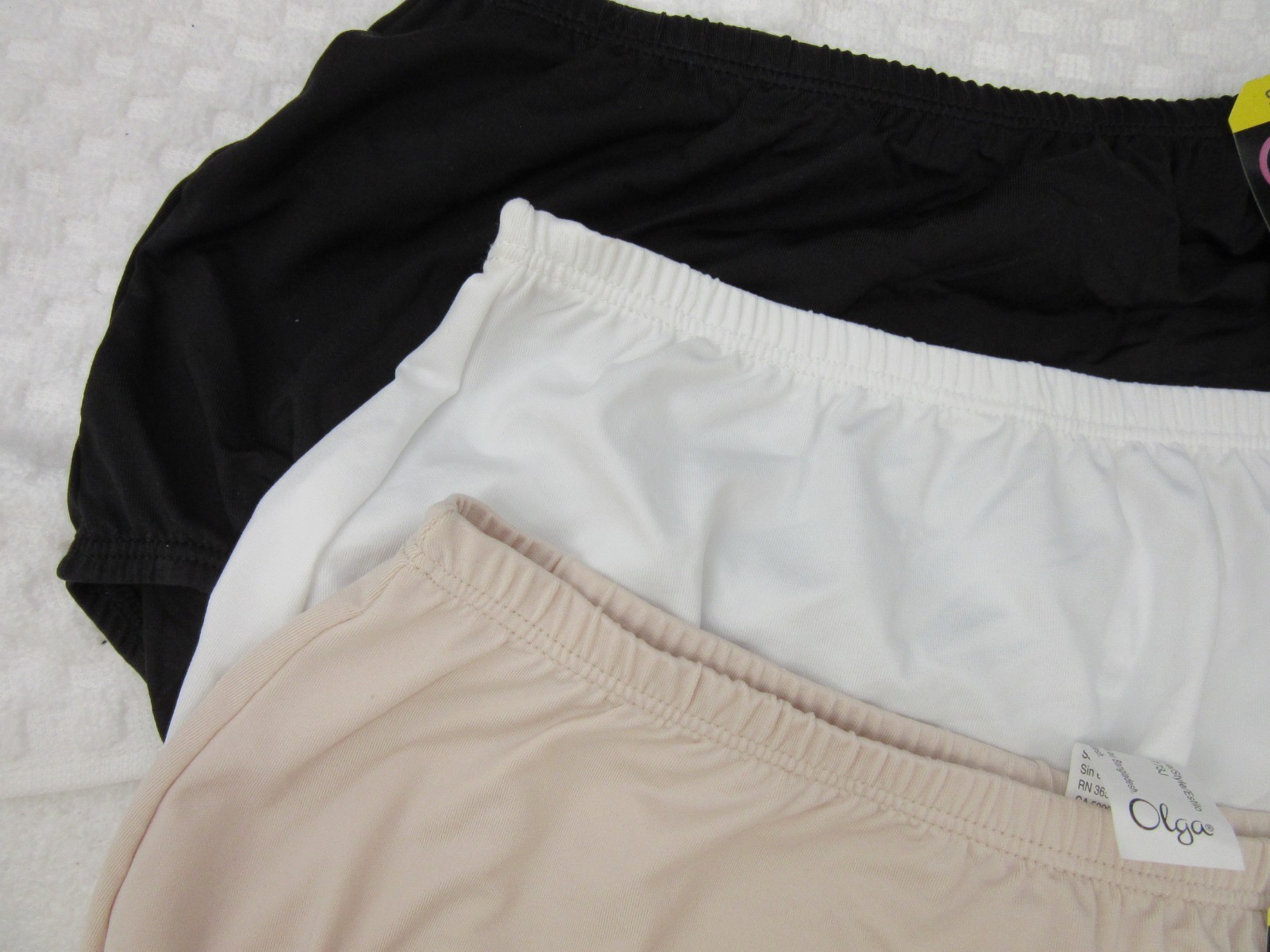 NWT set of 3 OLGA Without a stitch BRIEFS panties 23173J BLACK WHITE BEIGE 6/M