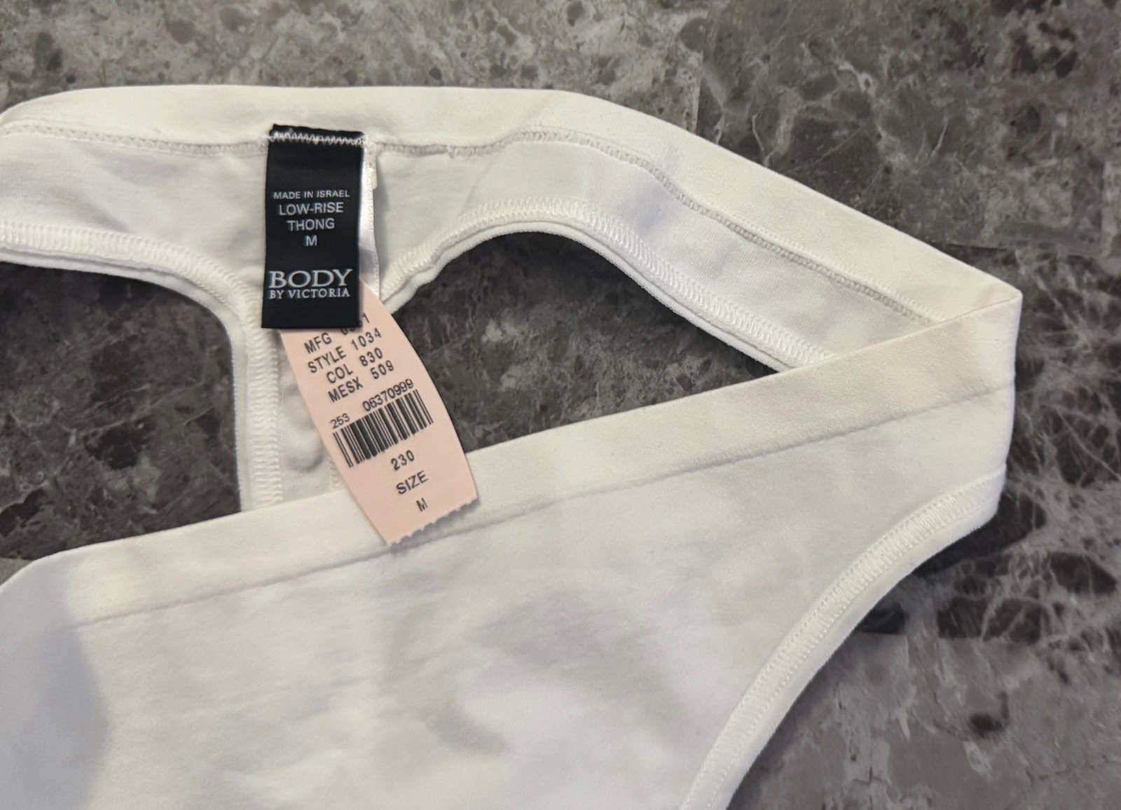 NWT BODY BY VICTORIA’S SECRET M OFF WHITE SEAMLESS VINTAGE RARE THONG PANTIES