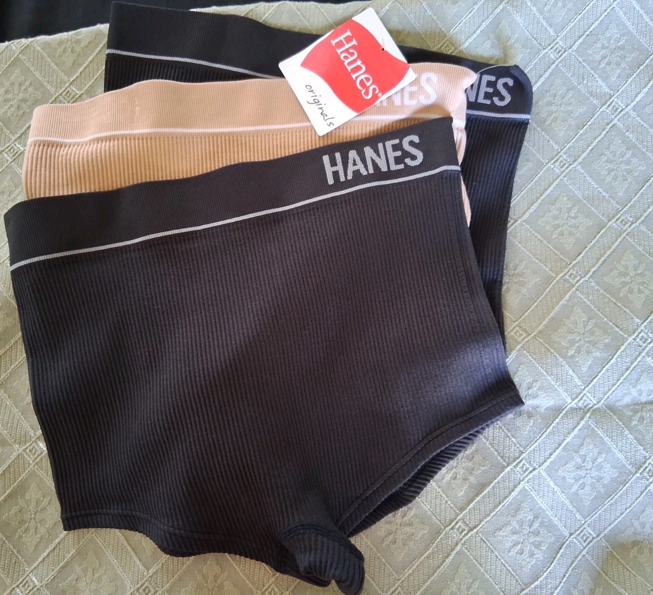 NWT-Hanes Womens Size MED-Boyshort Underwear- 3-Pair-Ribbed- 2 Black-1 Beige