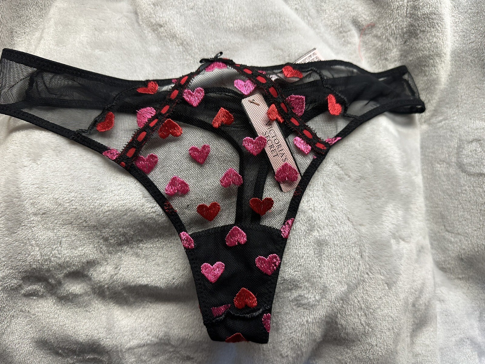 VICTORIA’S SECRET DREAM ANGELS V-String Thong Black W/ Embroidery Red Hearts MED